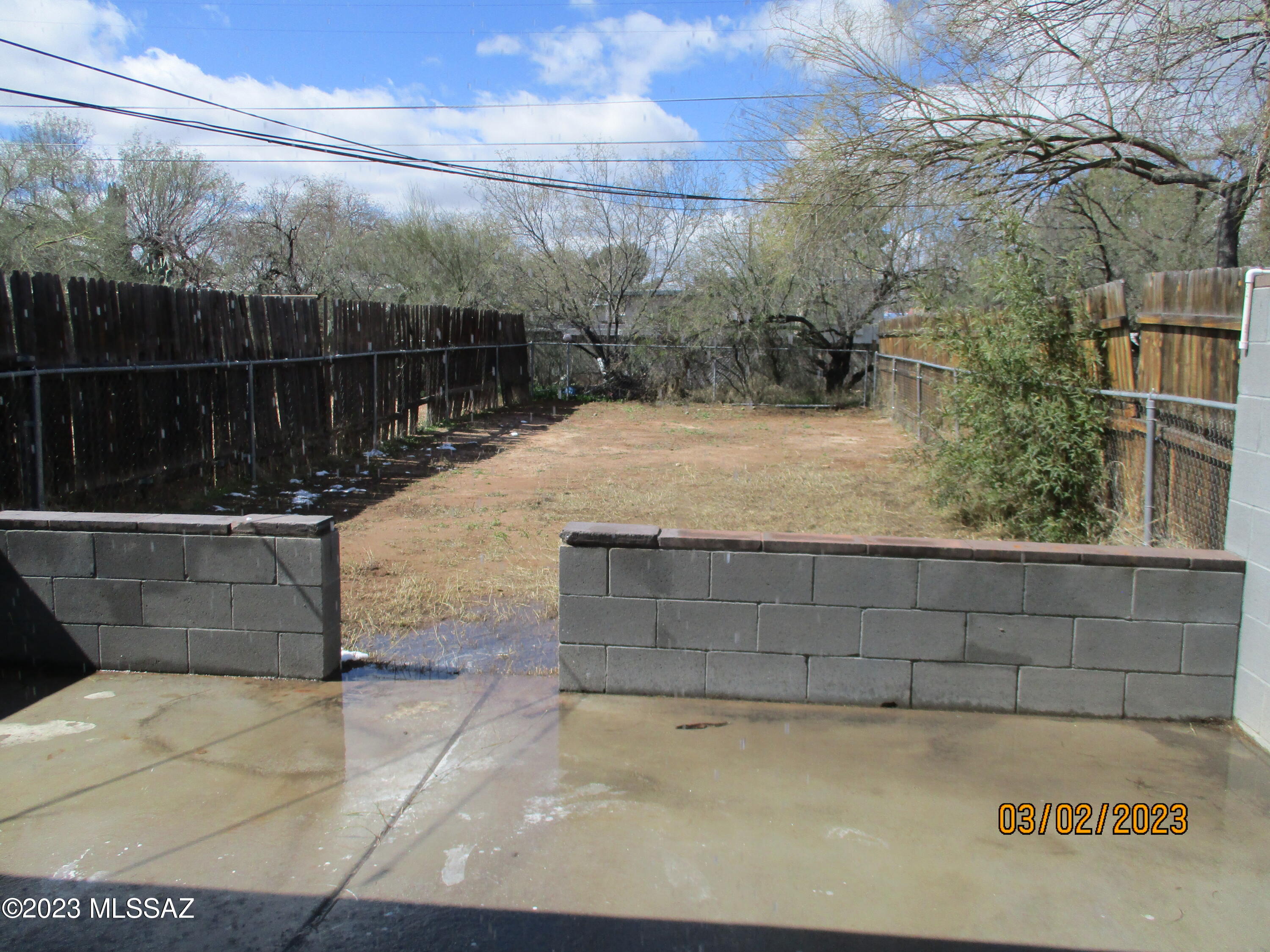 Great 1 bedroom and 1 bath home, with large backyard, kitchen has granite countertop, Gas stove and SS appliances, very light and bright in this home with wood ceilings, washer/dryer, large patio, centrally located for shopping and restaurants, you want to check out this charming property.