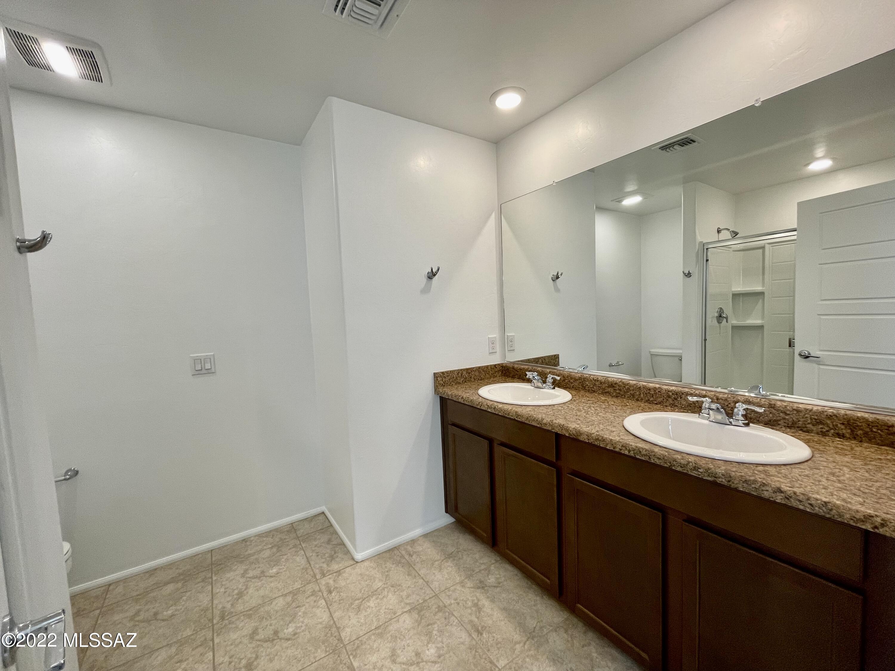 Valencia - Residential Lease