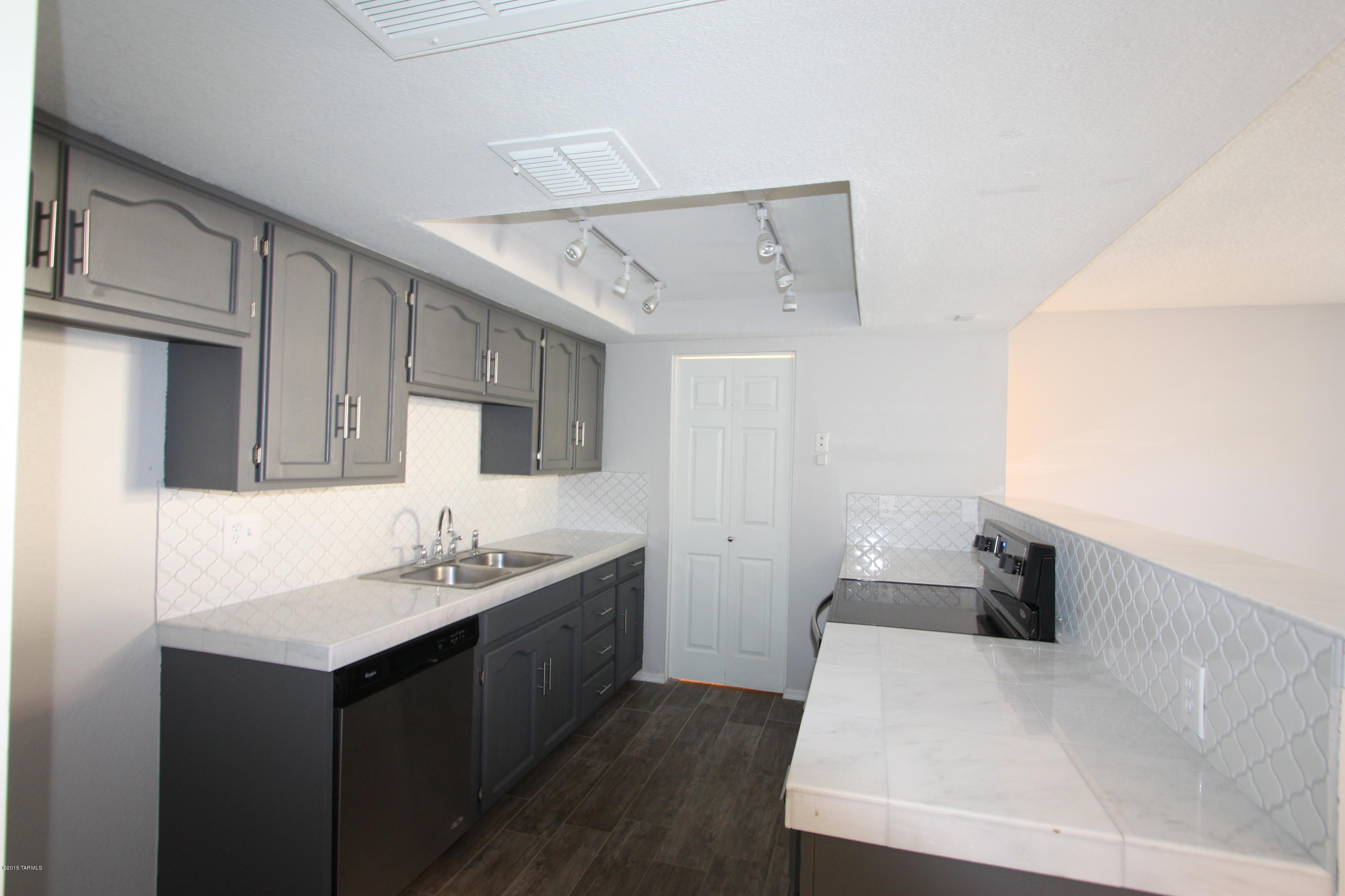 Twelve Hundred River Rd Condos - Residential