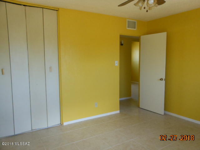3 BR 2 BA HOME CLOSE TO SCHOOLS & SHOPPING IN CASAS LINDAS SUB-DIVISION WILLCOX,AZ. NEW CERAMIC TILE FLOORS, NEW PAINT AND BATHROOMS HAVE BEEN RE-DONE. QUIET NEIGHBORHOOD.