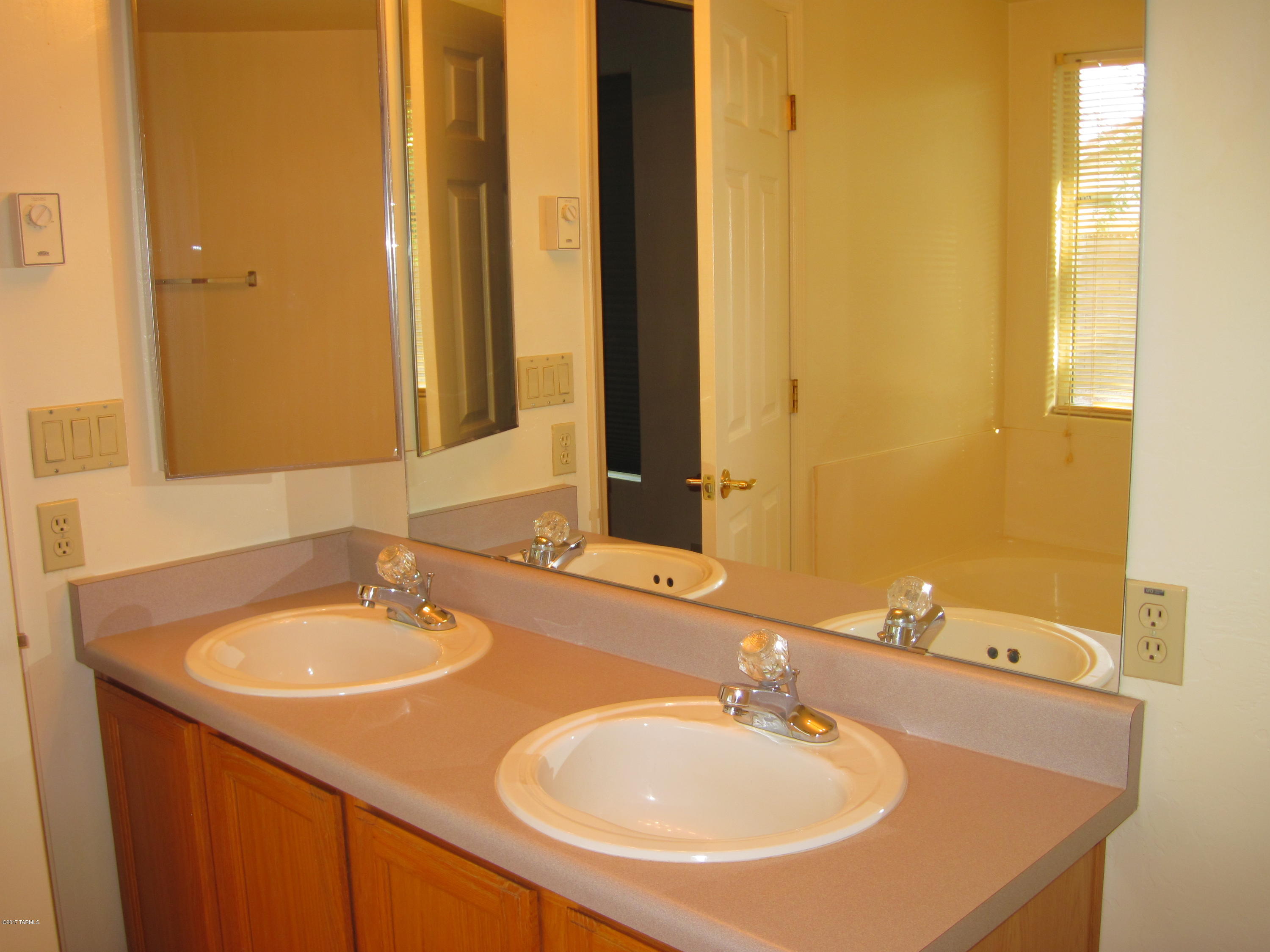 Sonrisa (1-121) - Residential Lease