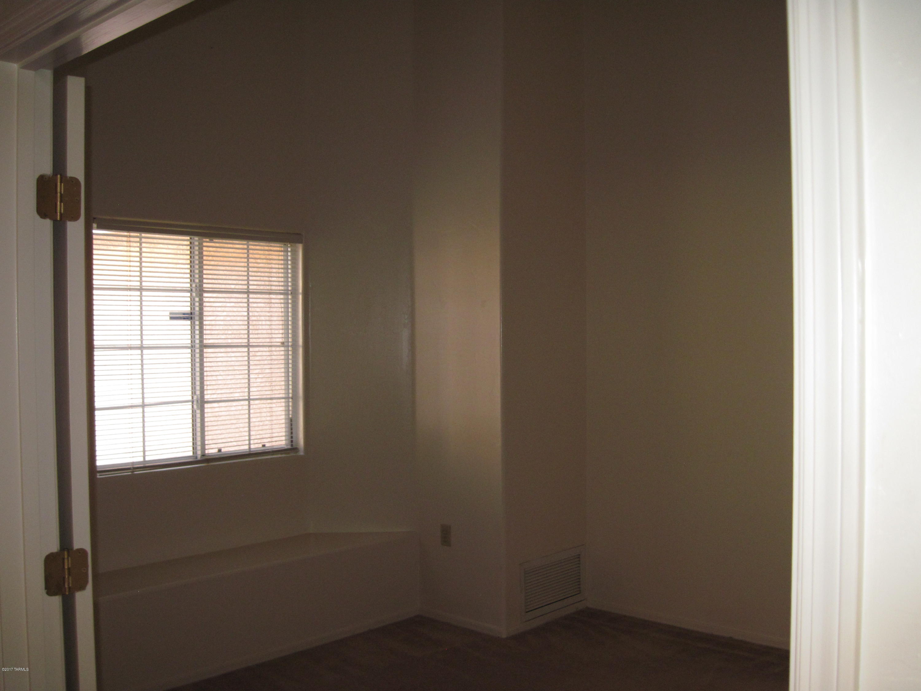 Sonrisa (1-121) - Residential Lease