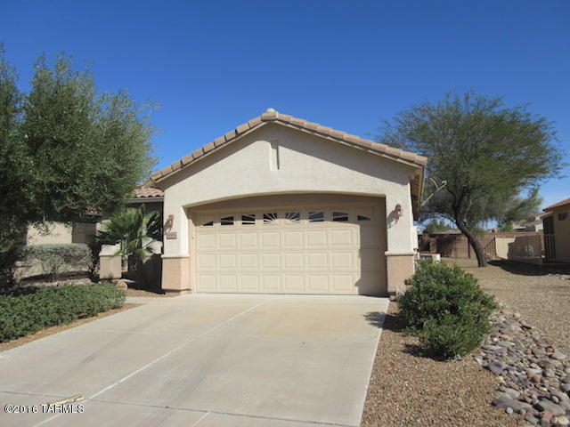Popular model in Active Adult Community in Sunflower. This home features 3 bedrooms, 2 bathrooms, great room, dining area, open kitchen with breakfast bar. Extended master bedroom with bay window, master bathroom with cultured marble double sinks, laundry room and much more. The community offers a recreation center with swimming pool, jacuzzi, putting green, exercise facilities and much more. Easy access to I-10.