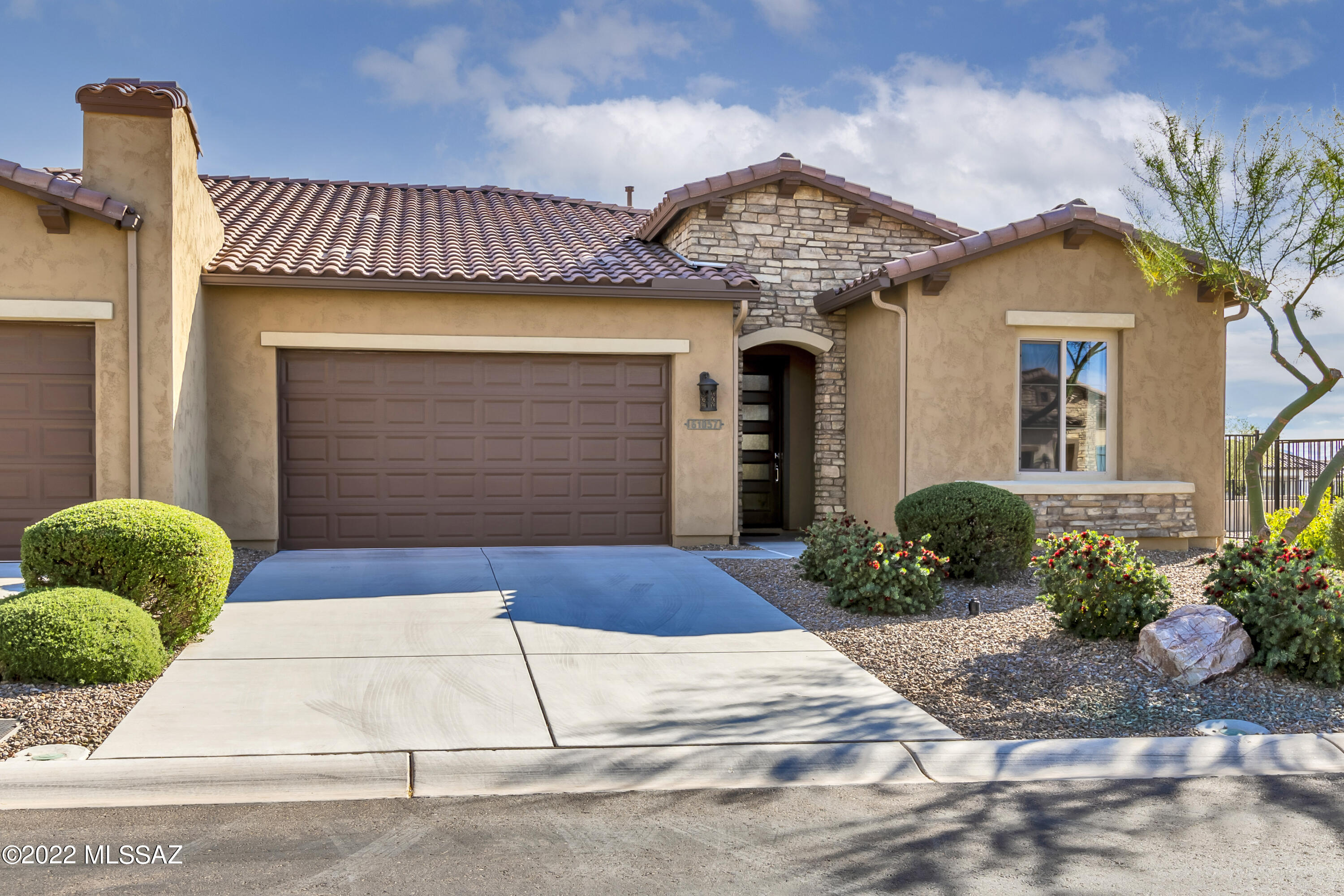 Available to rent November 1st, 2024 onwards! Rent rates including all utilities and community amenities: $2900 per month for November/December 2024. $4500 for January through March 2025. Reduced rate April onwards, and discounts for longer lease terms available. 
This popular Aria model Villa is in Tucson's newest active adult community of Saddlebrooke Ranch. Beautifully furnished, comfortable 2-bedroom 2-bathroom home with a relaxing back patio with mountain views. This villa has it all - just bring your clothes. Enjoy all the amenities the Ranch has to offer including golf, pickleball, state of the art fitness center, resort swimming pools, classes, entertainment and more! Pets considered in this unit. All utilities are included in the rent price, HOA enforces a 3 month lease minimum.