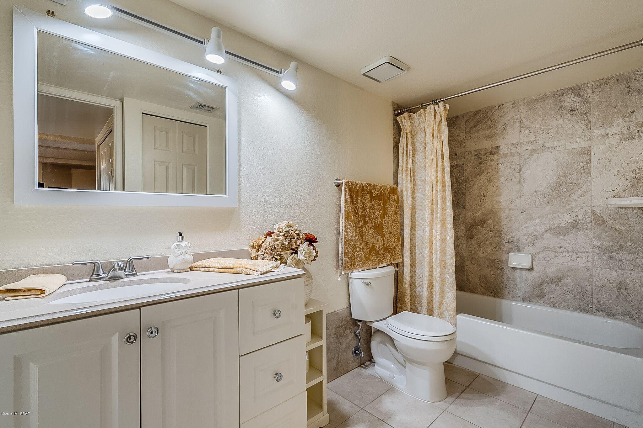 Casitas Real Condos. - Residential