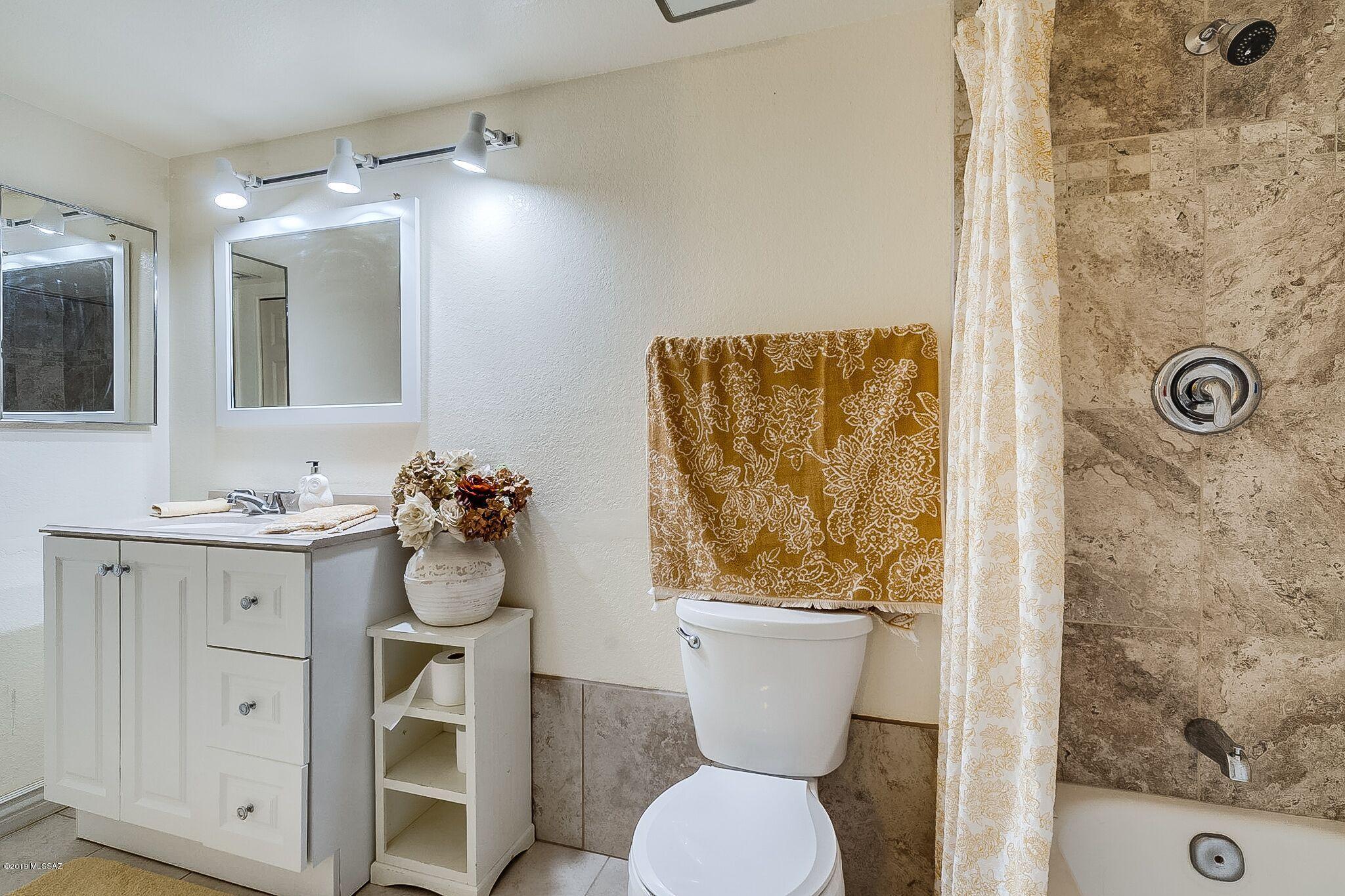 Casitas Real Condos. - Residential