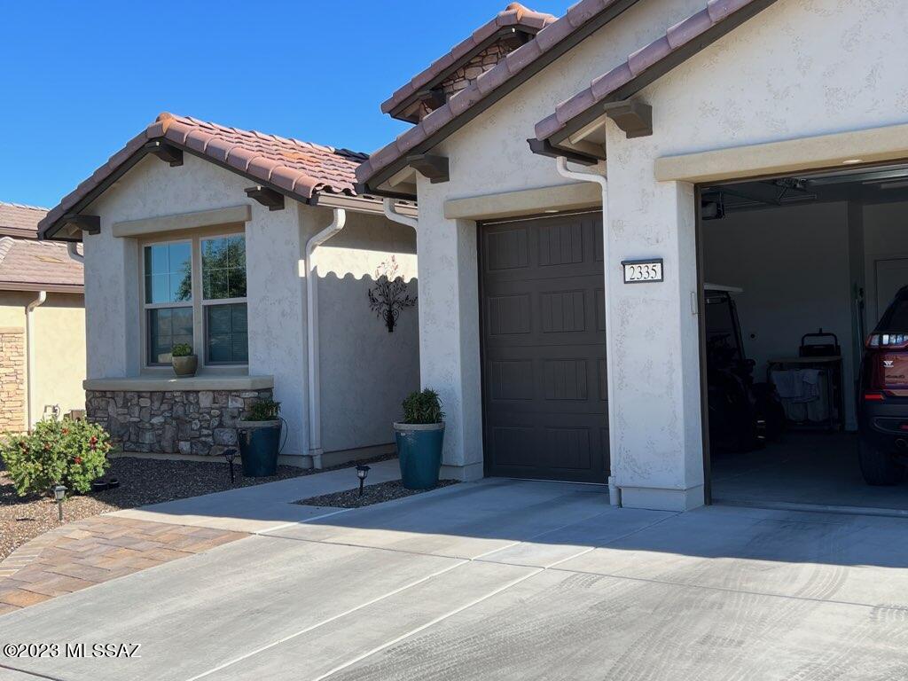 Beautiful Fresco built in 2018 with a natural desert behind and on the Roadrunner Golf Course.  Beautiful finishes with a garage that features a mini-split and electric vehicle charging station. Upgraded cabinets and porcelain tile.