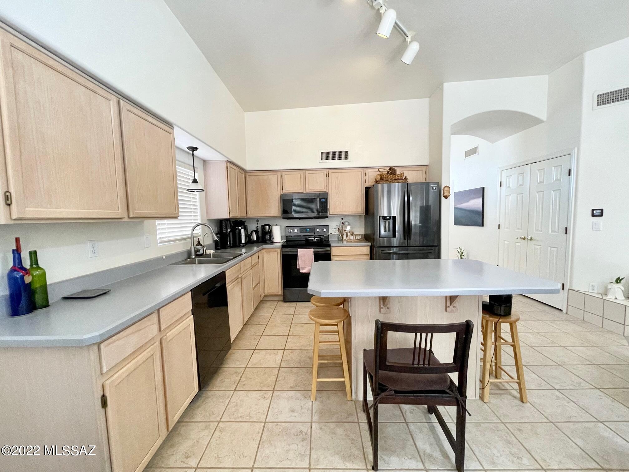 Sunrise Presidio East (1-87) - Residential Lease