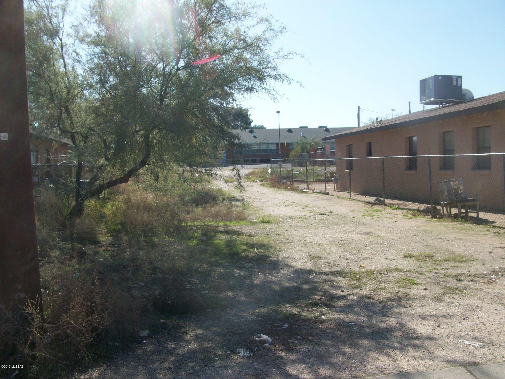 Infill lot in established area - near I-10, Oracle, Grant - major streets and conveniences