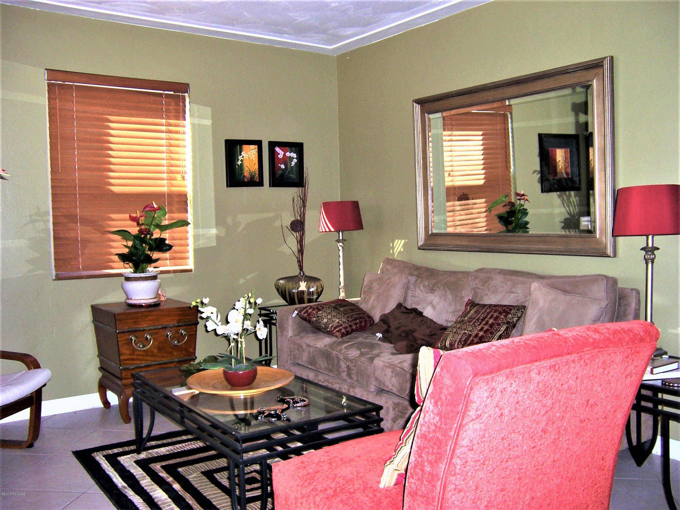 Country Club Manor - Residential