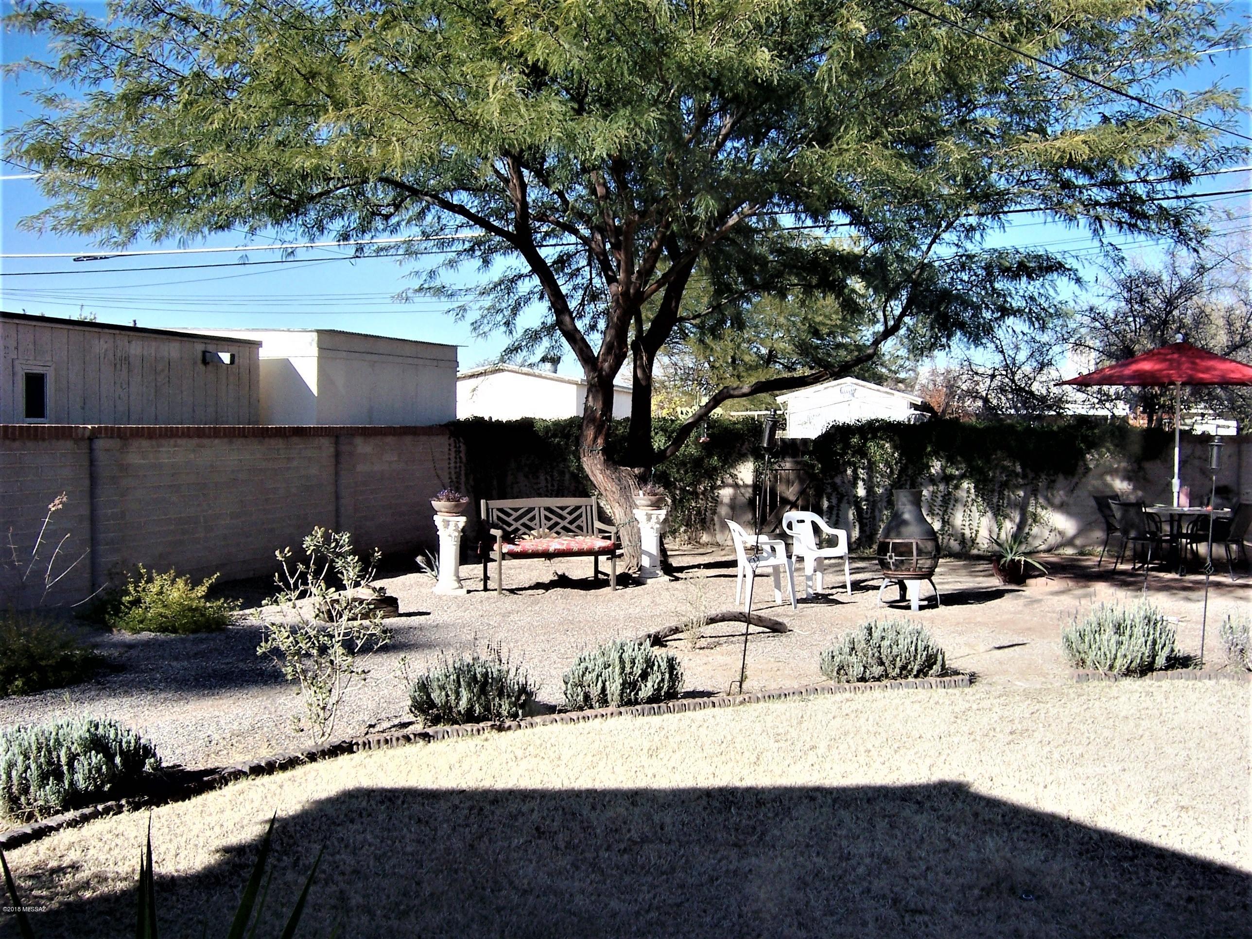 Country Club Manor - Residential