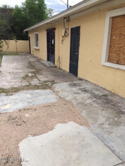 Employees and family members residing with employees of JPMorgan Chase Bank, N.A, its affiliates or subsidiaries are strictly prohibited from directly or indirectly purchasing any property owned by JPMorgan Chase Bank, N.A.[] [] Ranch style Single family 2 bedrooms 2 baths, in need of repairs. corner lot. centrally located.