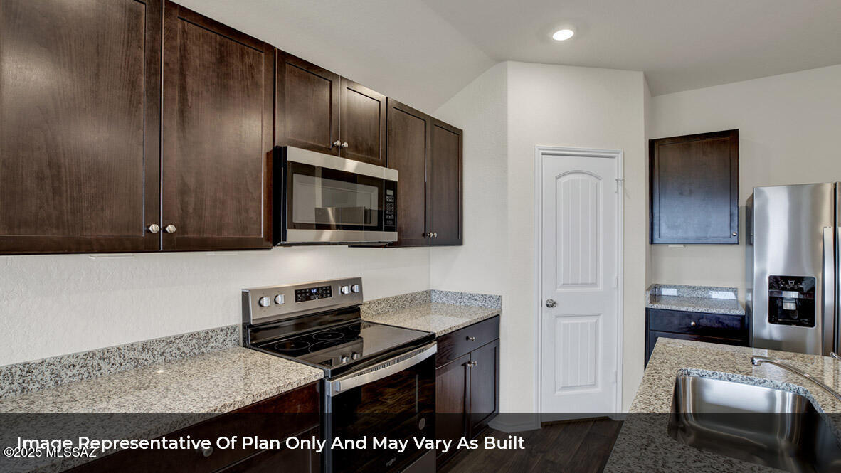 The Village at Barnett - Residential