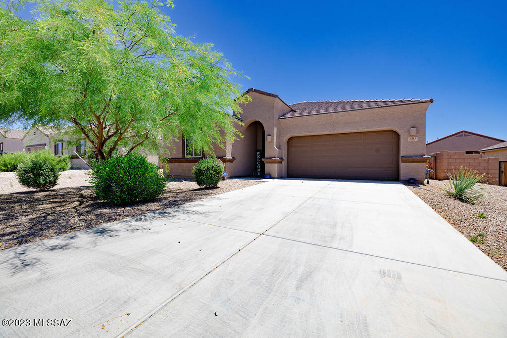 Don't miss this beautiful home located in Corona de Tucson, AZ. 3bd and 2.5 bath PLUS a den is the perfect place to call home. Spacious and open floor plan that includes a bright great room with high ceilings, an inviting kitchen, and a cozy dining area. The kitchen features sleek granite countertops, stainless-steel appliances and so much cabinet space. HUGE yard perfect for entertaining on cool summer nights. Come take a tour today!