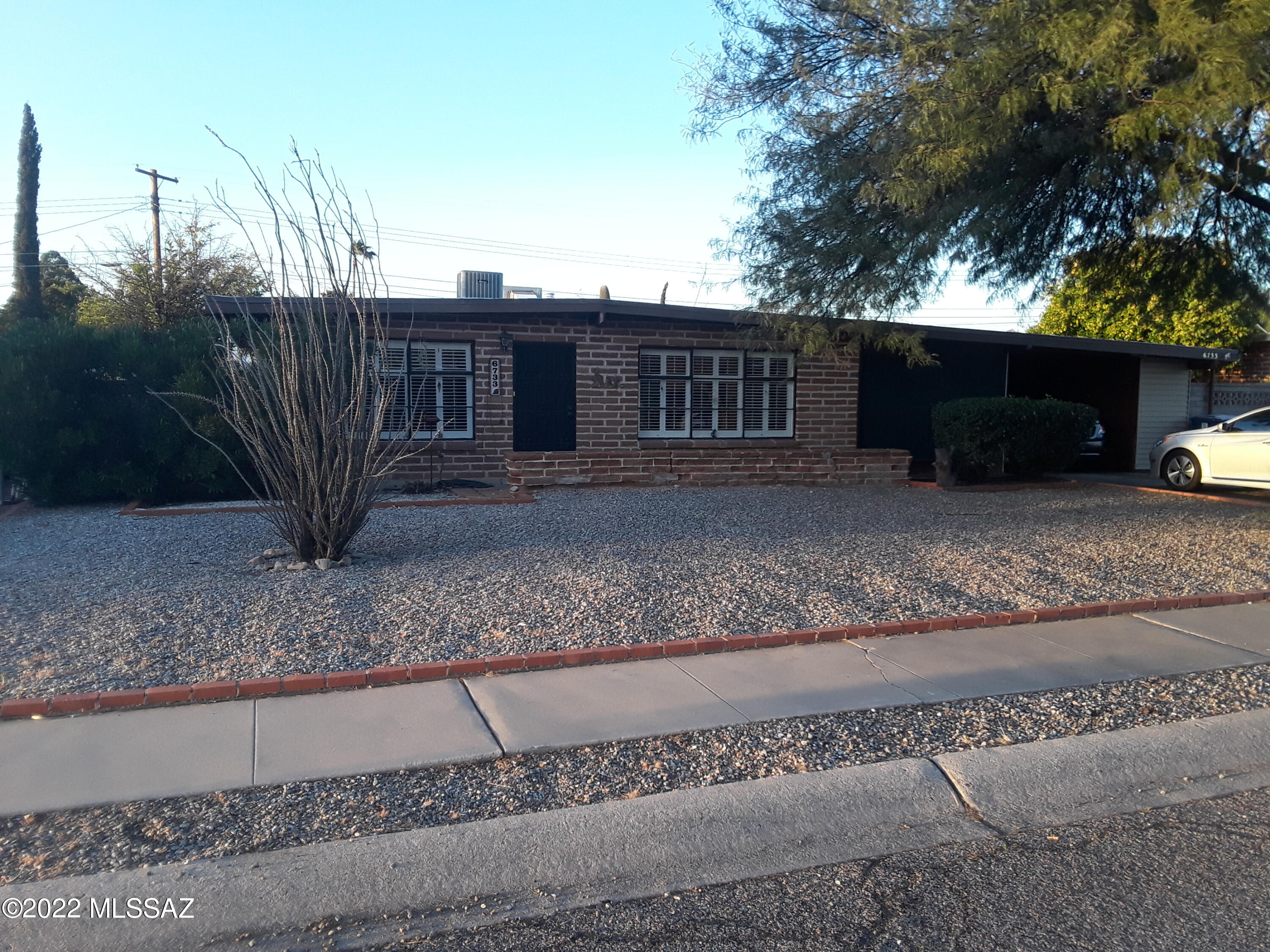 Beautiful eastside home in Terra Del Sol subdivision with pool! No HOA. Close to schools, shopping, restaurants, entertainment, and more! Has landscaped front year and pool area with bar. Get ready to enjoy this wonderful home!