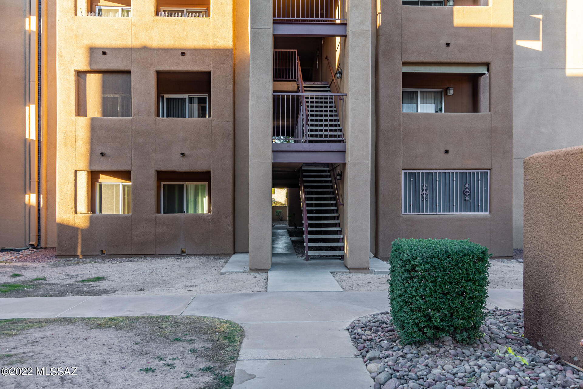 Welcome to Casa Club Condominium! Move into this fantastic Community with an excellent location! Explore inside to discover tall ceilings, lovely wood-look tile flooring, soothing palette, and a cozy living room with sliding glass doors to the balcony. Cook your favorite meals in the delightful eat-in kitchen boasting plenty of wood cabinetry, built-in appliances, and granite counters. Unwind in the perfectly-sized bedroom with soft carpet and balcony access after a busy day. Grab a drink & relax on the balcony with beautiful mountain views! Enjoy the community pool and forget the hot weather. This property is conveniently located near restaurants, shopping spots, and more. Don't miss this opportunity!