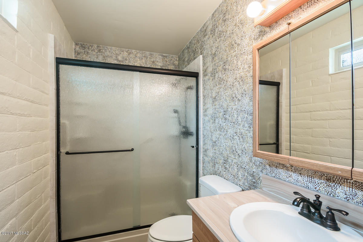 Broadway East (113-253) - Residential
