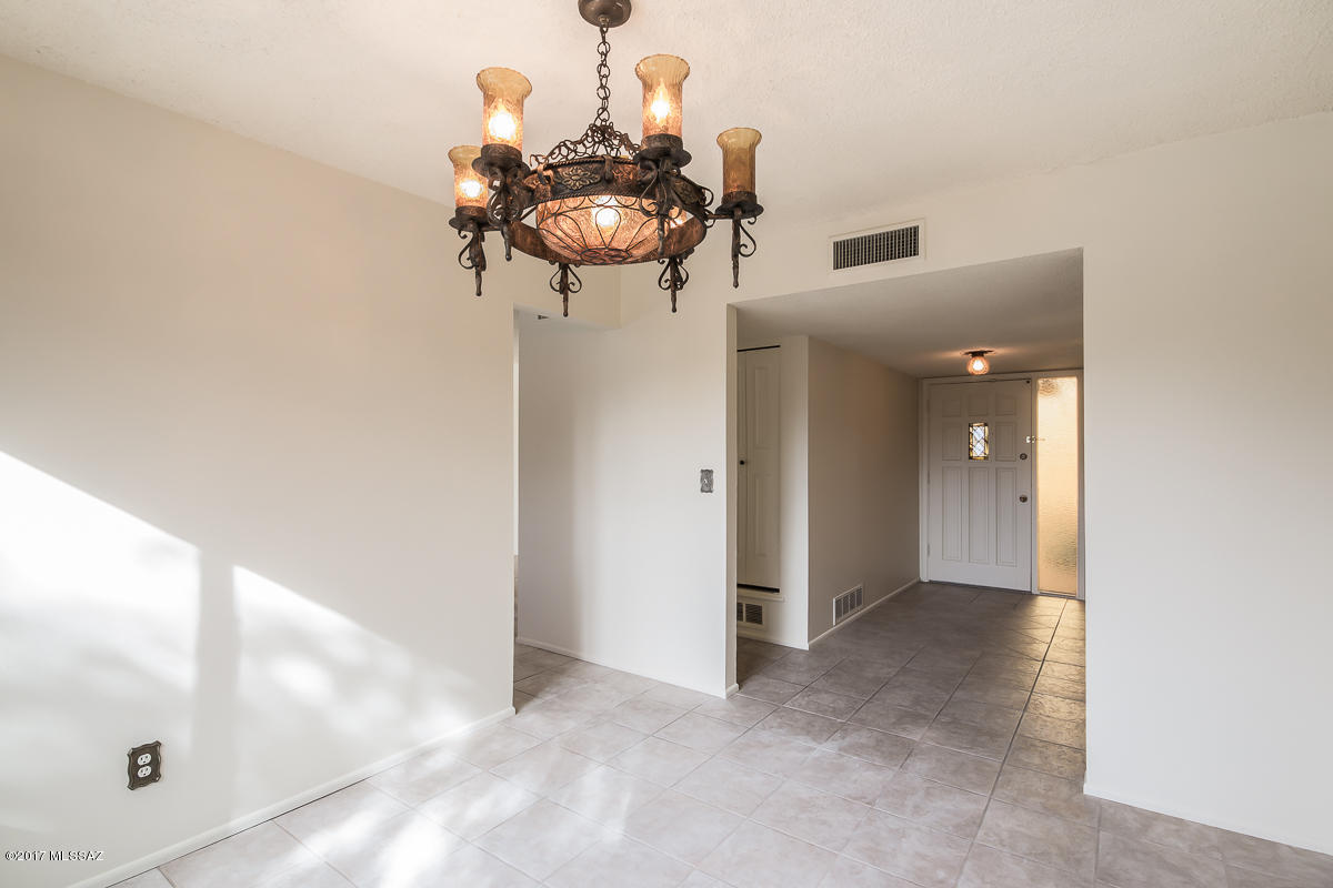 Broadway East (113-253) - Residential
