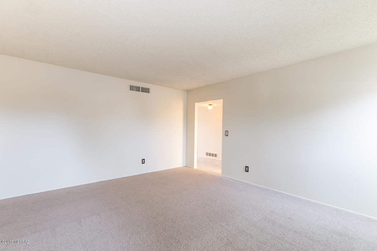 Broadway East (113-253) - Residential