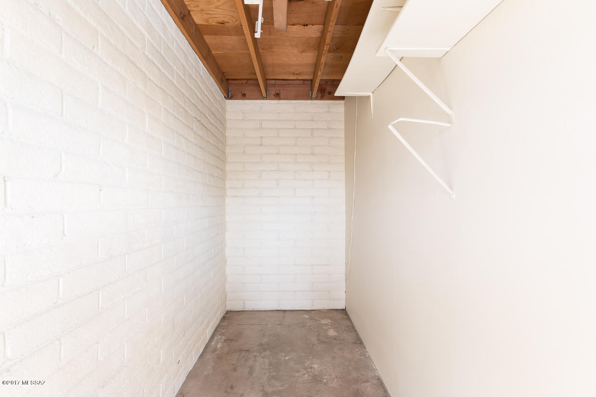 Broadway East (113-253) - Residential