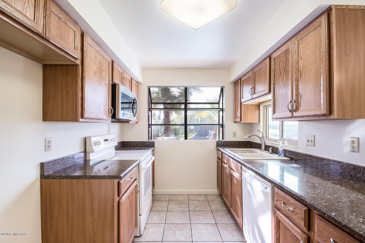 Broadway East (113-253) - Residential