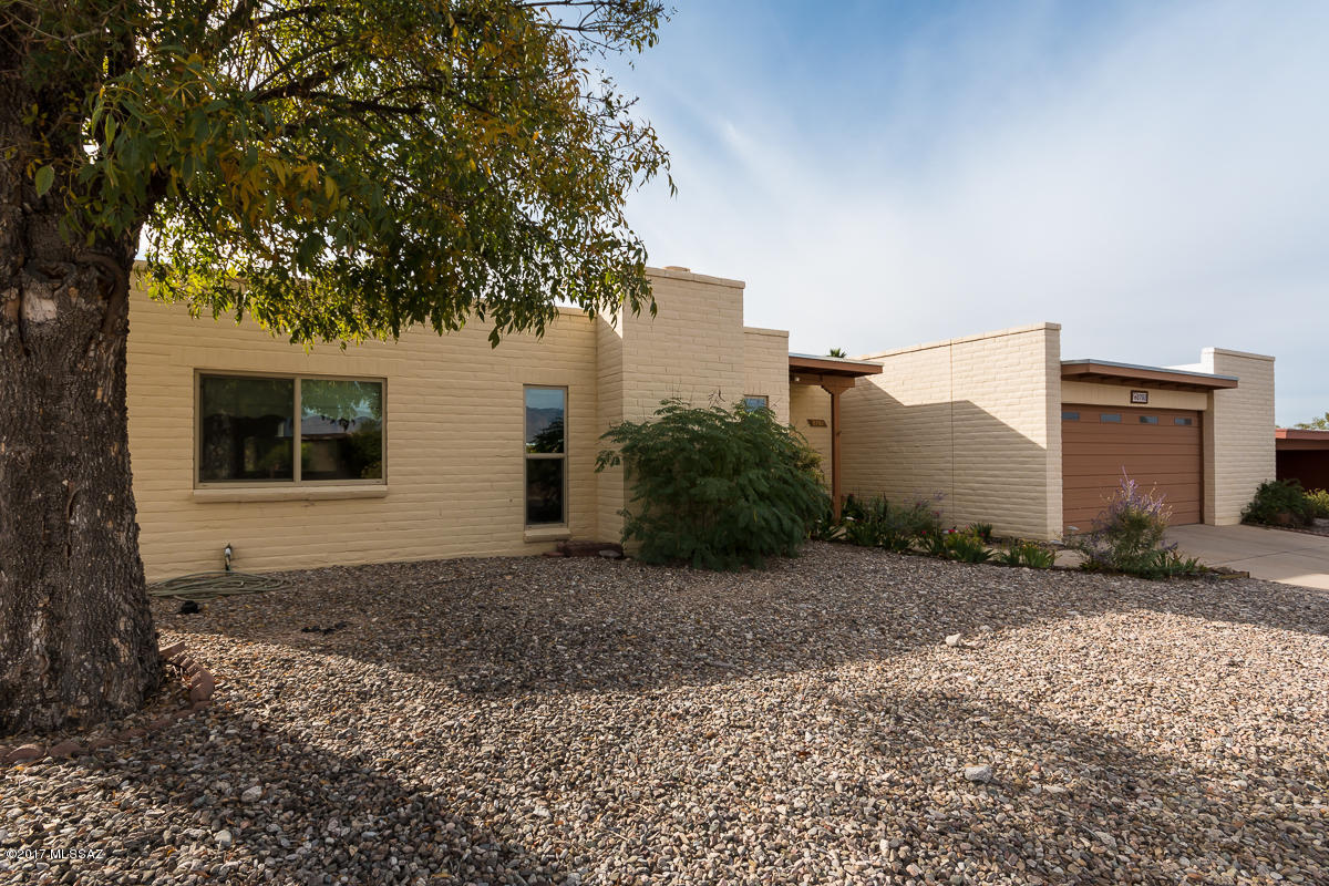 Broadway East (113-253) - Residential