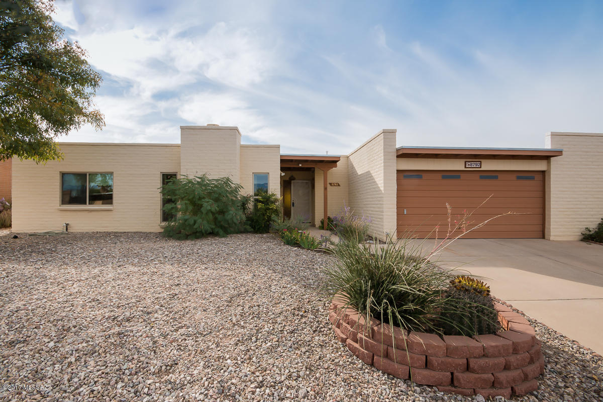 Broadway East (113-253) - Residential