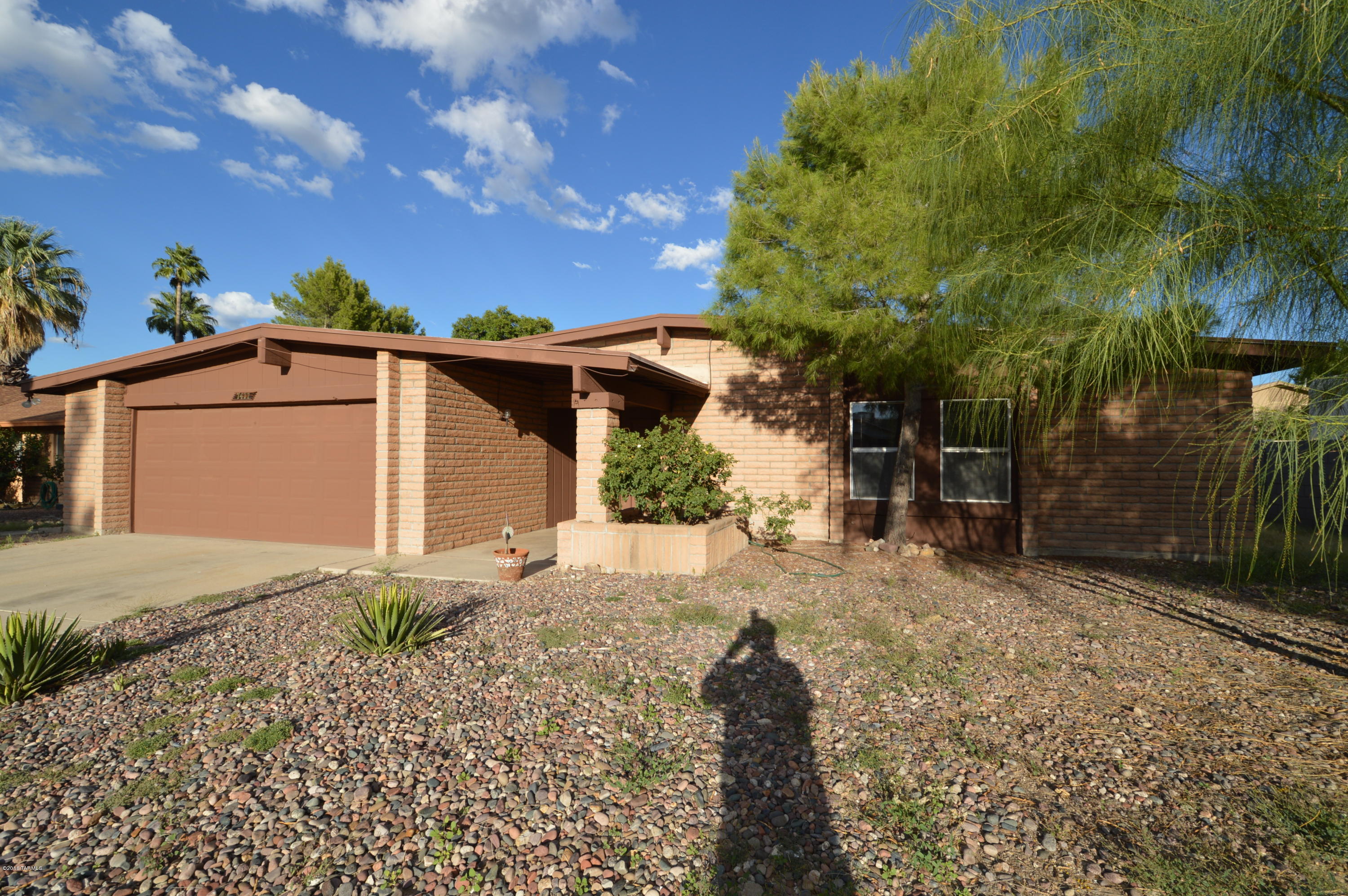 Vista Del Rio (1-217) - Residential Lease