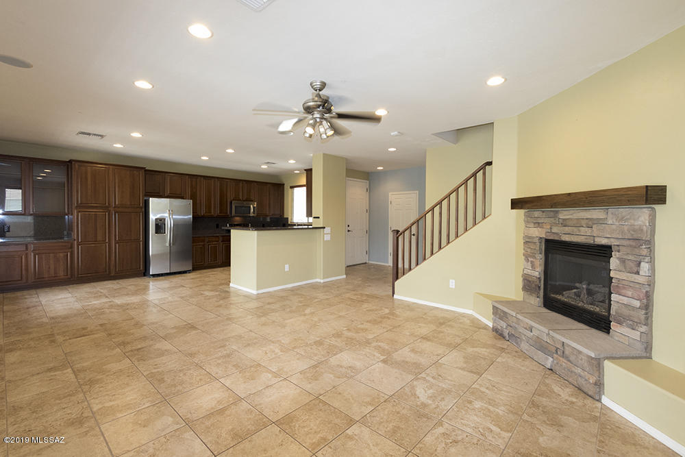 Beautiful open kitchen w/ granite countertops, upgraded stainless-steel appliances and abundant cabinetry. Ceramic tile throughout the first floor of the home. The second floor features an expansive loft with built-in shelving and lots of natural light. Spacious master bedroom boasts tall windows and a walk-in closet. Master bathroom features dual sinks, a jetted tub and separate shower. Large landscaped backyard w/ extended covered porch. Short walk to the neighborhood park. Conveniently located within 3 miles of shopping, banking, grocery, hardware, dining, river bike path, and other entertainment.