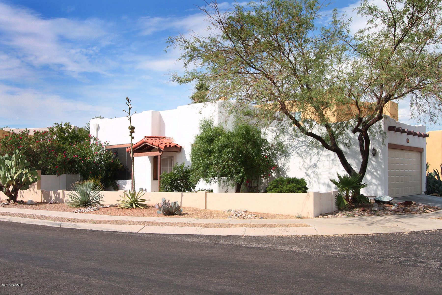 Beautiful Catalina Mountain view from this model 2BR, 2BA home in desirable Copper Creek. Laminate flooring compliments large great room with Pecky Cedar beamed ceiling. Beehive Fireplace and Clerestory windows. Large master suite w/mirrored closet doors, 2 sink marble vanity and skylights. Large, covered patio opens to professionally landscaped yard featuring flagstone, brick pavers, and fruit trees on an auto drip system. Finished garage with epoxy floors & built in cabinets.
