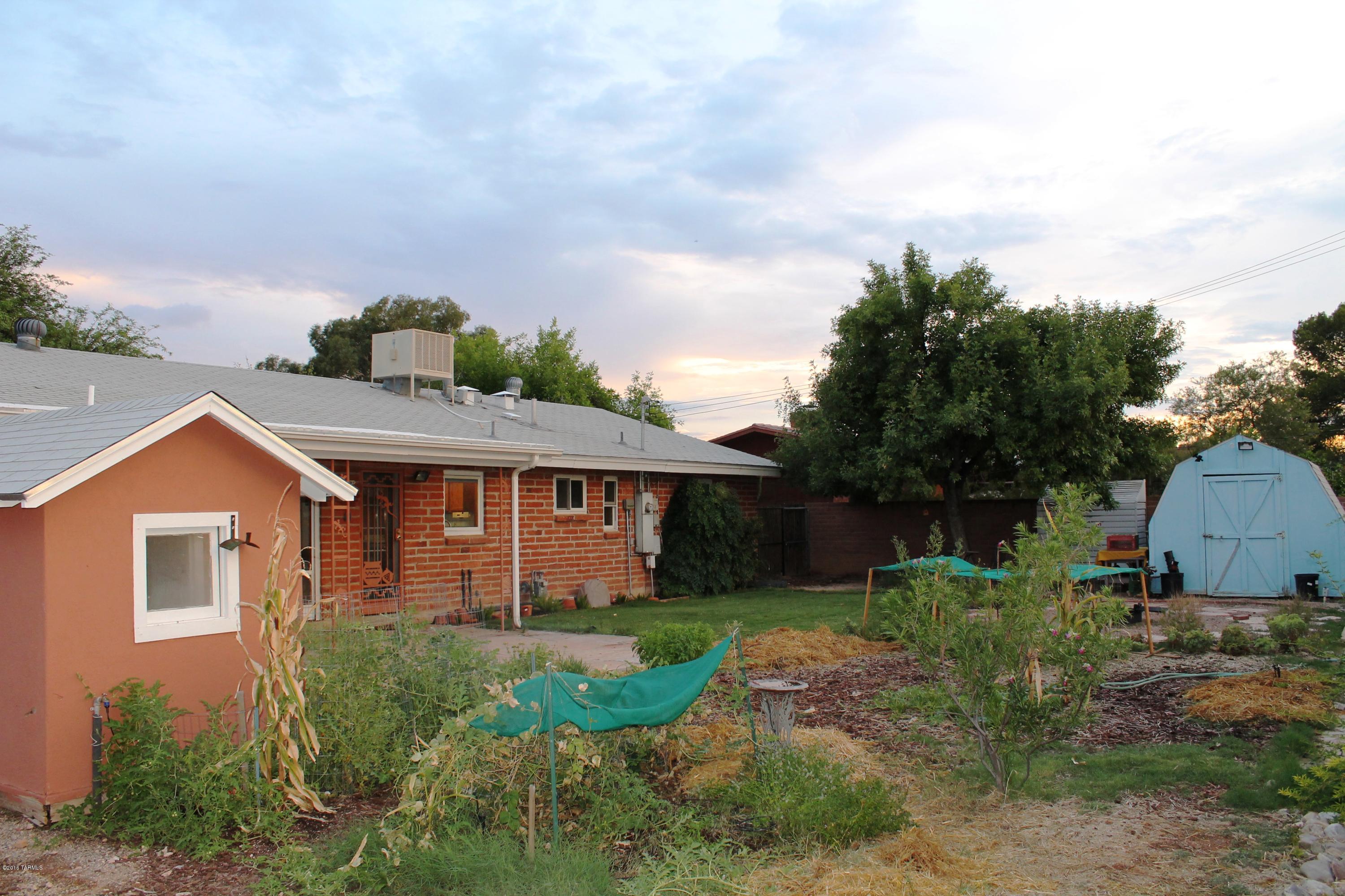 Crest View - Residential