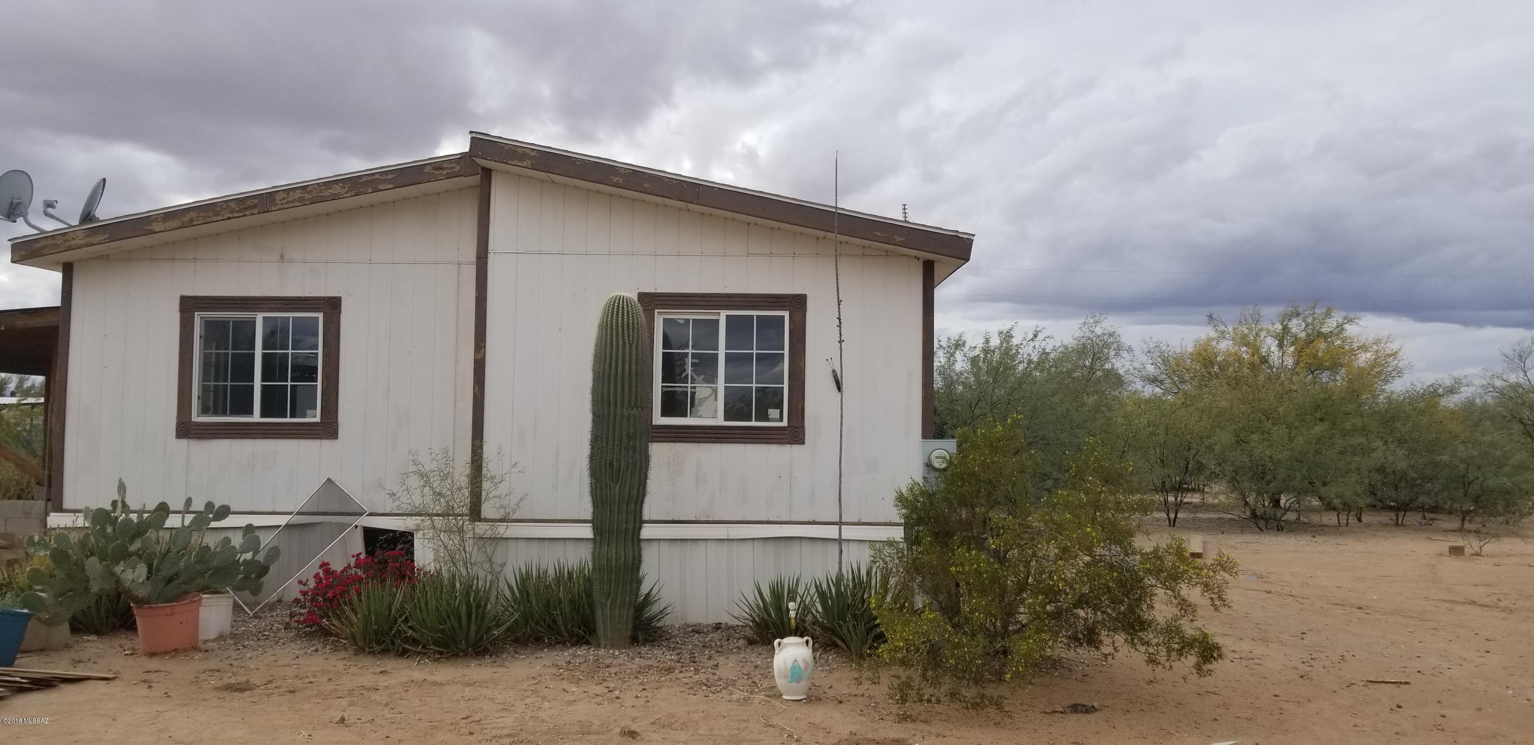 3 Bedroom, 2 Bath MH.  Quiet and private setting.  Large Covered Patio.  Home is in need of extensive renovation and will be sold ''as is''.  Cash sale only.