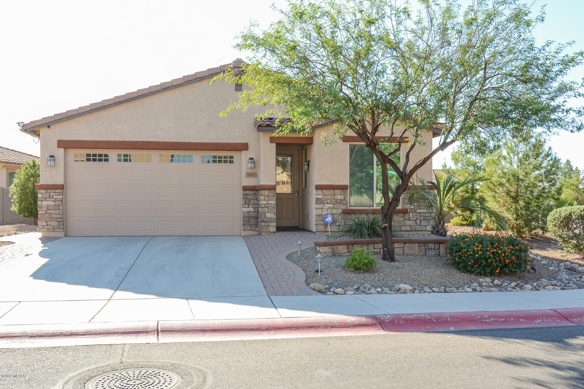 Gorgeous 4 beds / 3 baths corner lot, Single story home located in this beautiful gated golf course community. This single owner home has been spectacularly maintained and improved - custom paint & a beautifully landscaped backyard. Beautiful Kitchen with granite counters and Stainless Steel Appliances. Large open great room, high ceiling, upgraded front door,  a grand master bedroom with a bathroom offering walk in shower and bathtub. Built on 2012.  Don't forget the community pool and a neighborhood park just across the street. Price Range between 295,000 and 305,000.