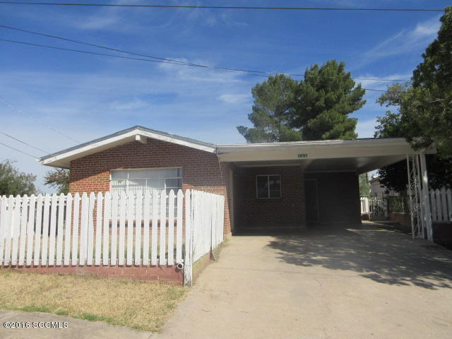 Very nice cute 2 bedroom 2 bath charming house located centrally in Nogales near Pierson School and Food City.
