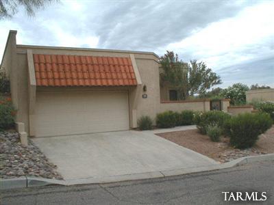 FULLY FURNISHED. Beautiful 2BR/2BA + Den TH, in El Conquistador, southwestern furnishing, formal dining, fireplace, large cov'd patio overlooking golf course w/sunset views, (Dbl garage w/ only one stall available for parking) BEDS: Queen/Queen, Queen sofa sleeper *listed rate ($1350/mo.) is off peak pricing, tenant pays utilities. PEAK PRICE (DEC-APR) IS $2700/MO. AND TENANT IS GIVEN $200/MO. UTILITY ALLOWANCE.