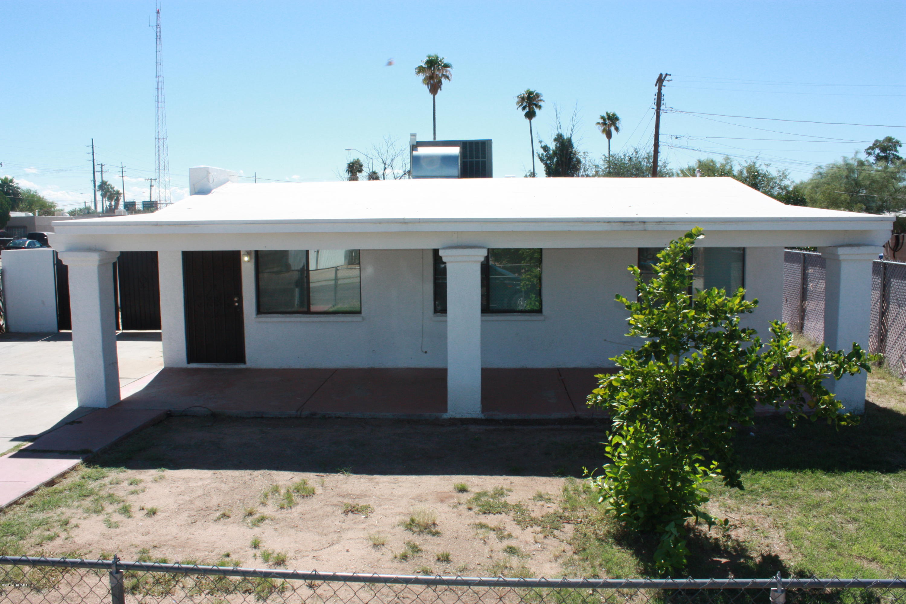 Lovely midtown home with 3 bedroom 2 bath, spacious open floor plan, beautiful wood ceiling, updated kitchen, ceramic tile w/ laminate flooring in bedrooms, NO swamp here!!! AC with yr old water heater. freshly painted with new hardware and lighting. Very private block wall all around!! Centrally located