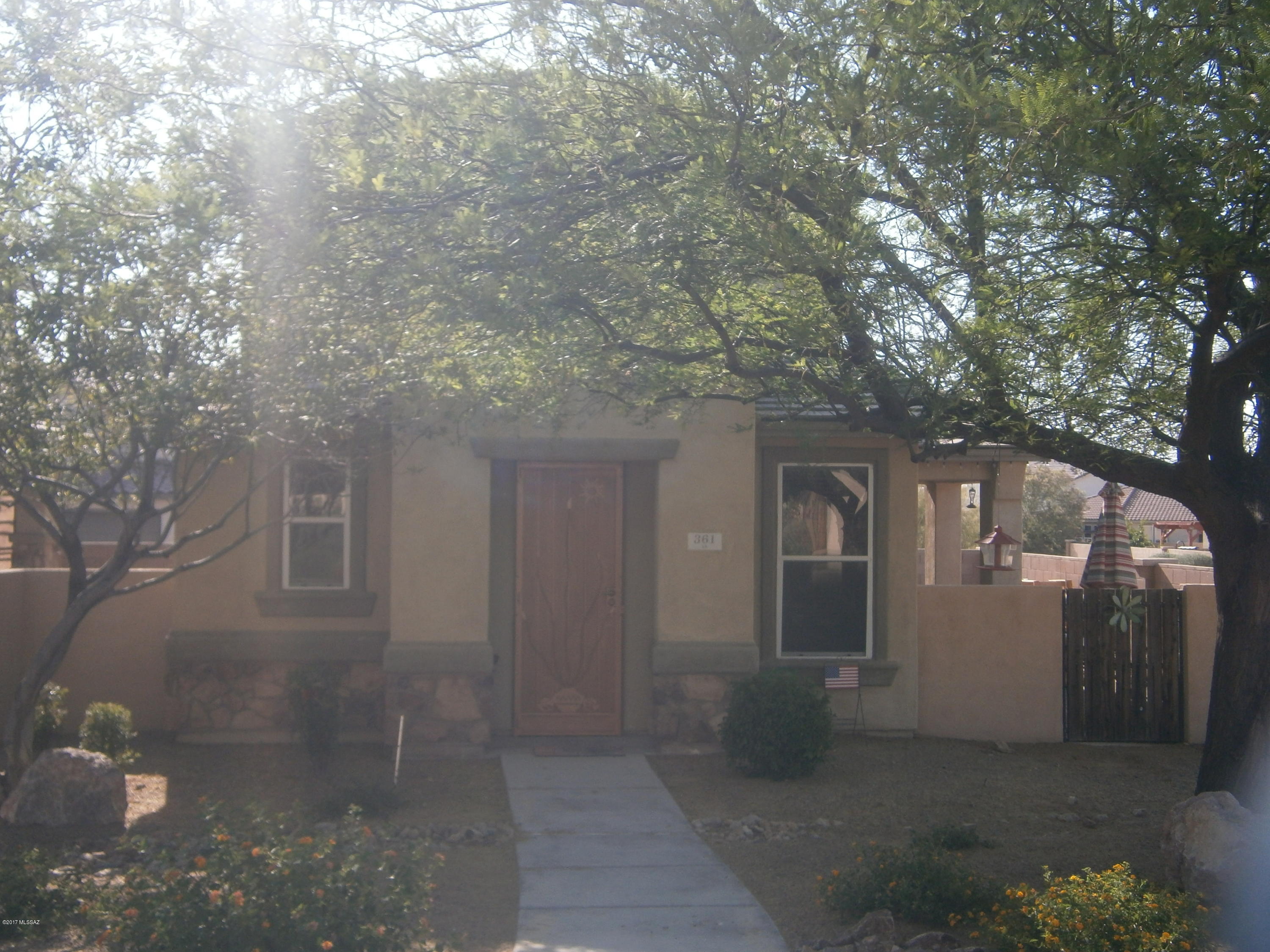 Beautiful patio home with stainless steel appliances and ceiling fans through out.  Access to community pool.