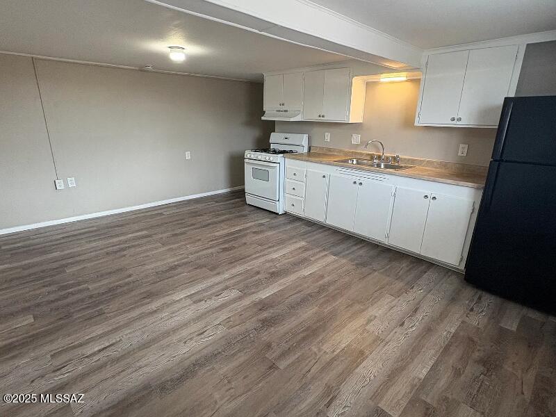 MOTIVATED SELLER! Exceptional Investment Opportunity - Multi-Unit Property with Strong Rental Potential! Discover this unique income-generating property featuring a spacious manufactured home, a studio apartment, and four one-bedroom, one-bath units—perfect for investors or owner-occupants seeking rental income. Owner/Agent