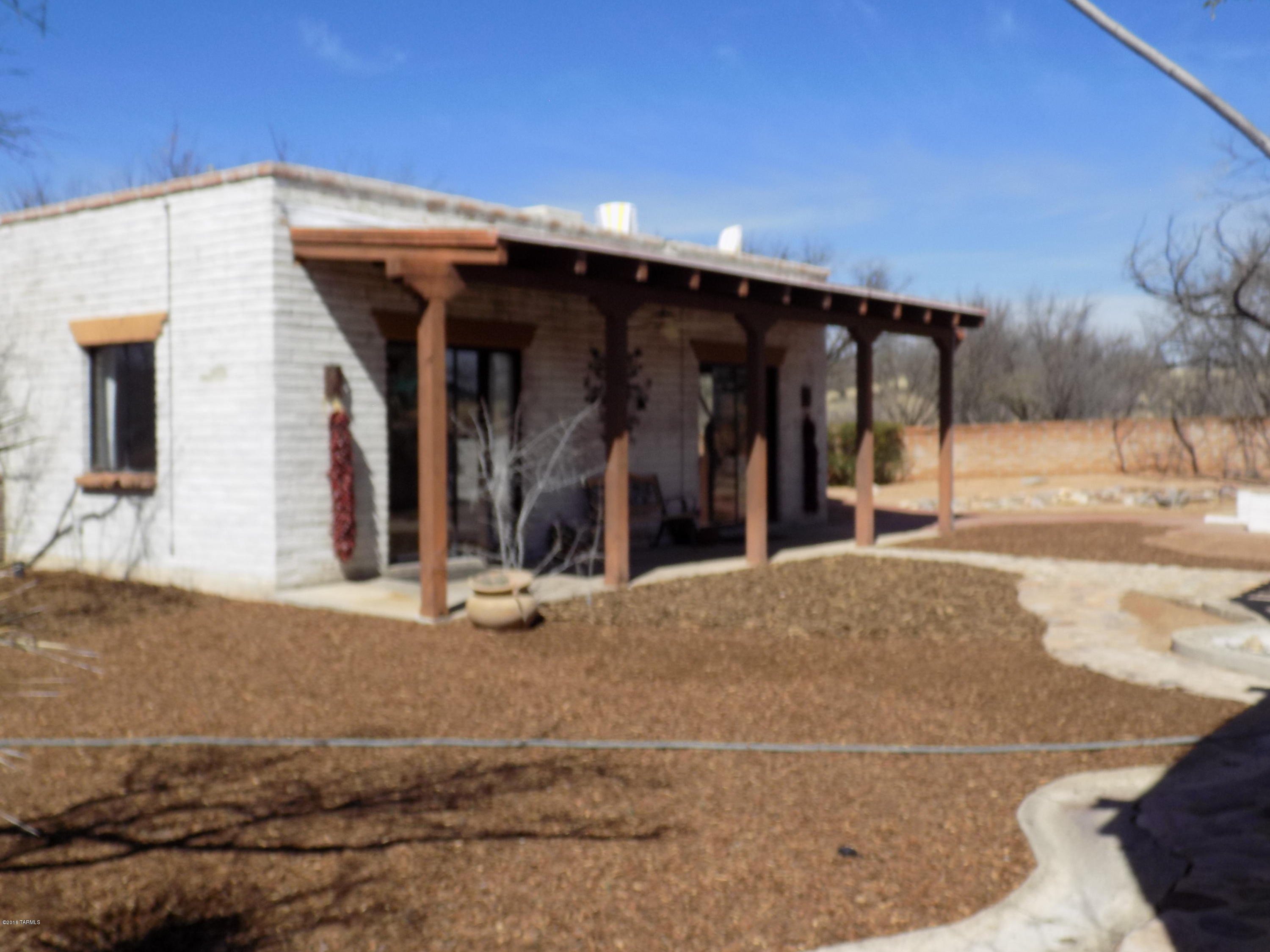 Very unique property situated in a high desert canyon and yet has 180 degree views of the entire Santa Cruz Valley. Lovely casita with separate guest house. Skydeck for star gazing or watching the sunsets. Very clean and well kept.