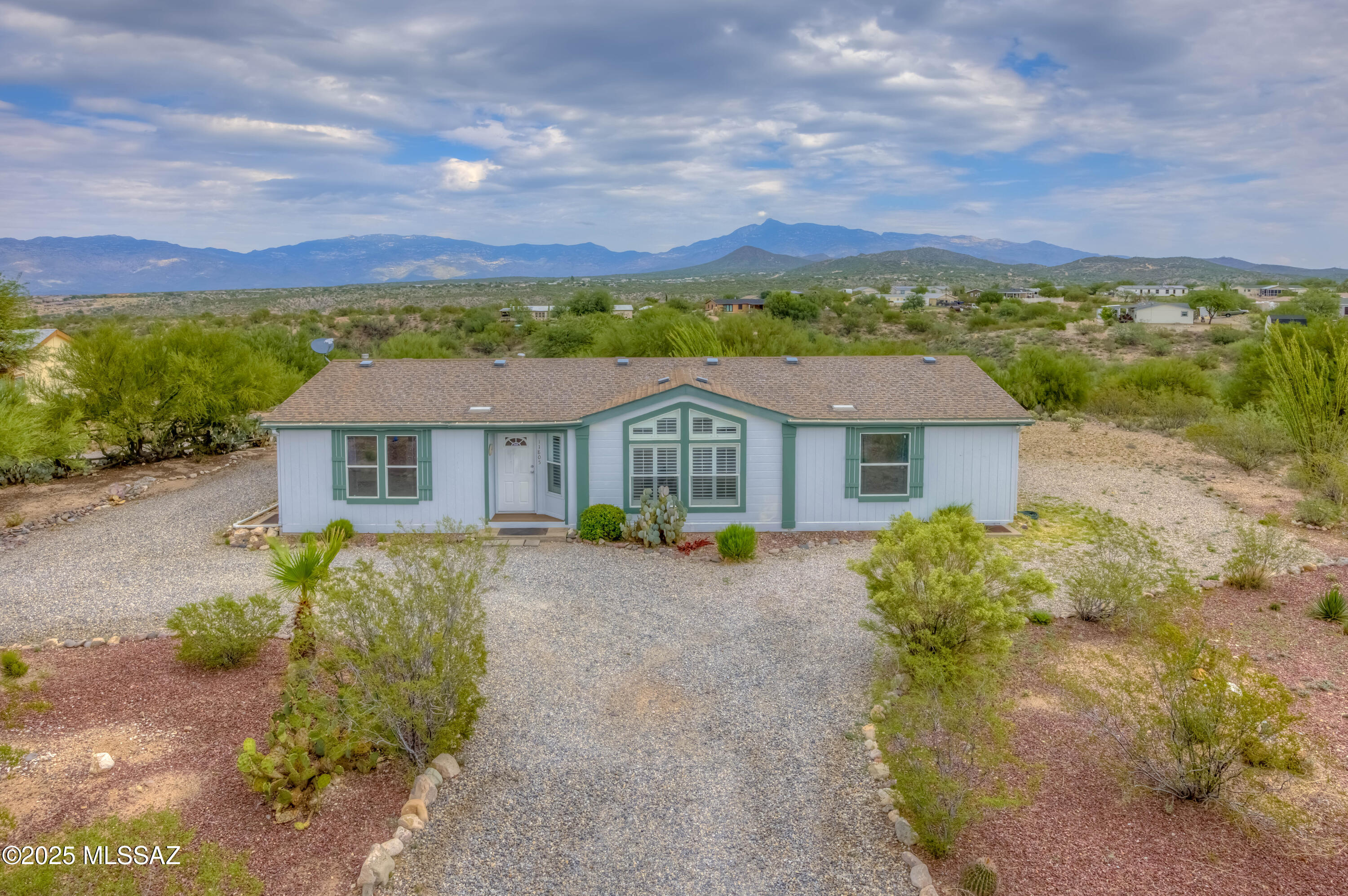 Mountain Views! Acre Lot. Vail Schools.  Check out this updated home with must see mountain views from the back patio. Enjoy a beautiful sunrise with your morning coffee. Located on a cul-de-sac in Fast Horse Ranch this 3 bed, 2 bath home is move in ready. All appliances included. Gas range, kitchen island, plenty of cabinet and counter space. Spacious open, split bedroom floor plan with 1,568 square feet,  all bedrooms feature walk in closets and ceiling fans. The master bath features dual sinks, separate shower and garden tub. Enjoy the rural lifestyle but also conveniently located within minutes of Vail Schools, Safeway, restaurants. Paved streets, Vail water. Extra room for parking or your RV.