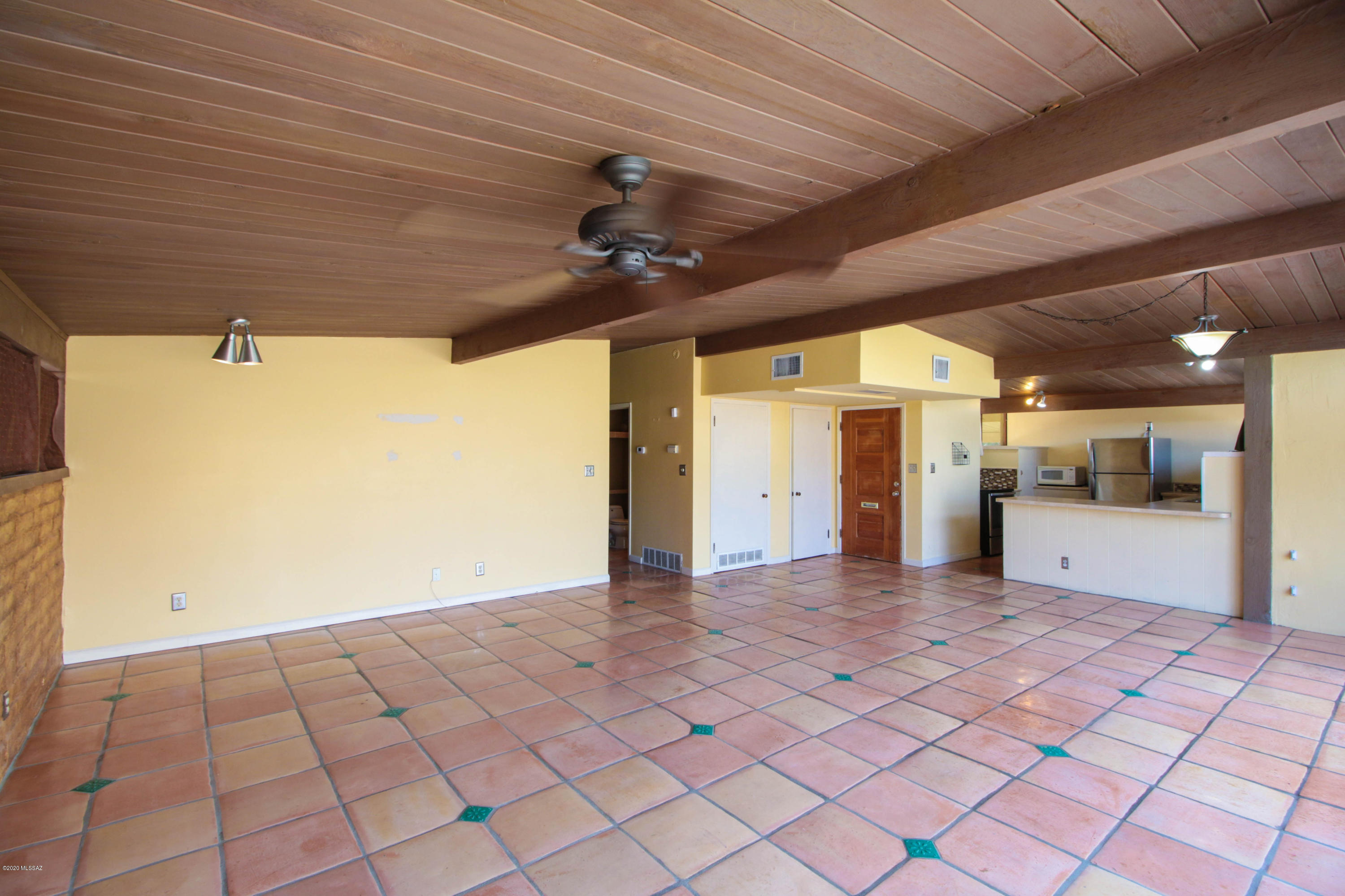 Beautiful 3 bedroom 2 bath home in Sam Hughes-quiet Neighborhood-close To Uofa And Downtown. Vaulted Ceilings. Comfortable Floor Plan. Full Length Windows In Great Room.