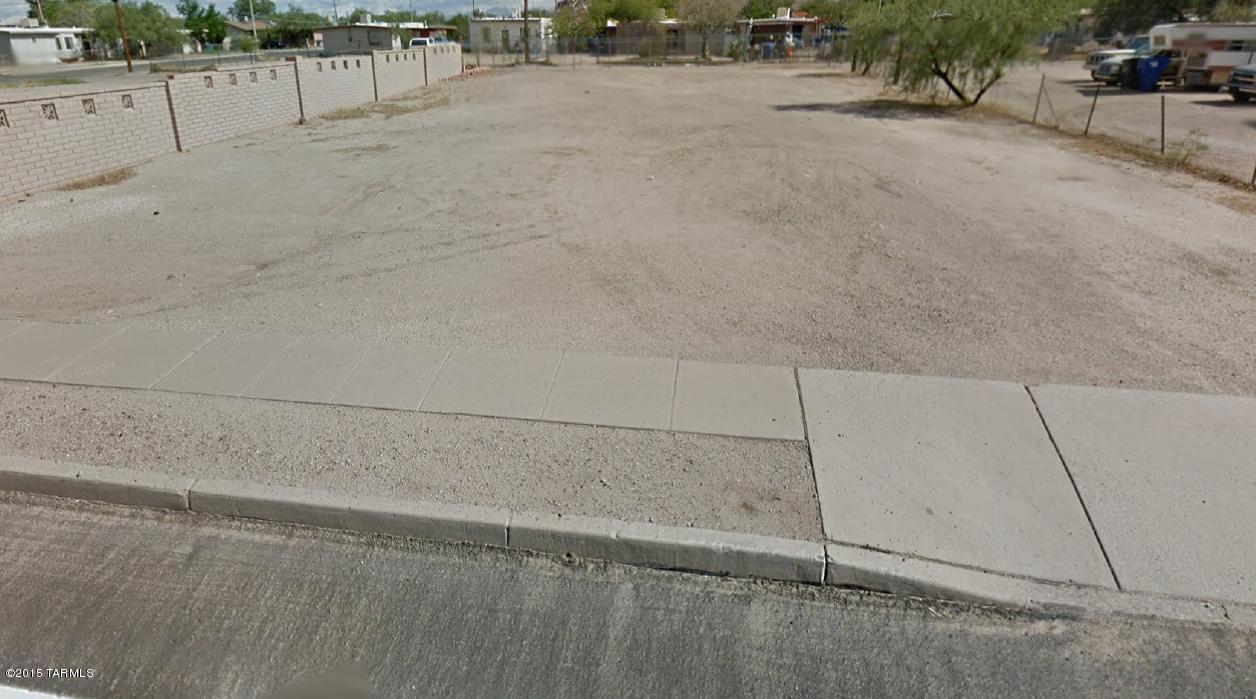 Location, Location! Barrio Hollywood great residential neighborhood, close to U of A, Pima Community, I-10 - central location. Lot adjacent is for sale!!