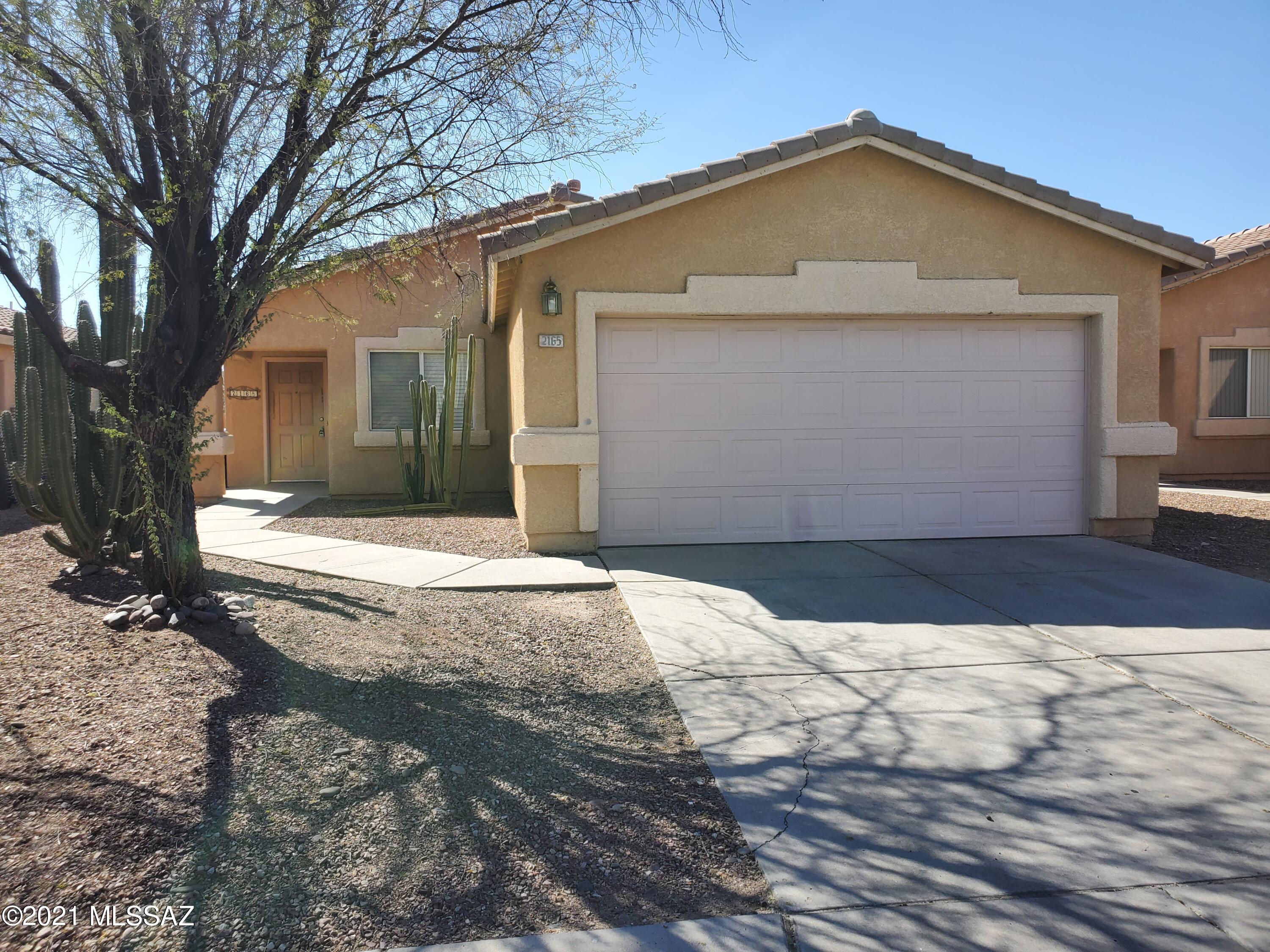 Move in ready home with newer AC, two tone paint, and new carpet. Conveniently located
near downtown, UofA, Pima Main Campus.
