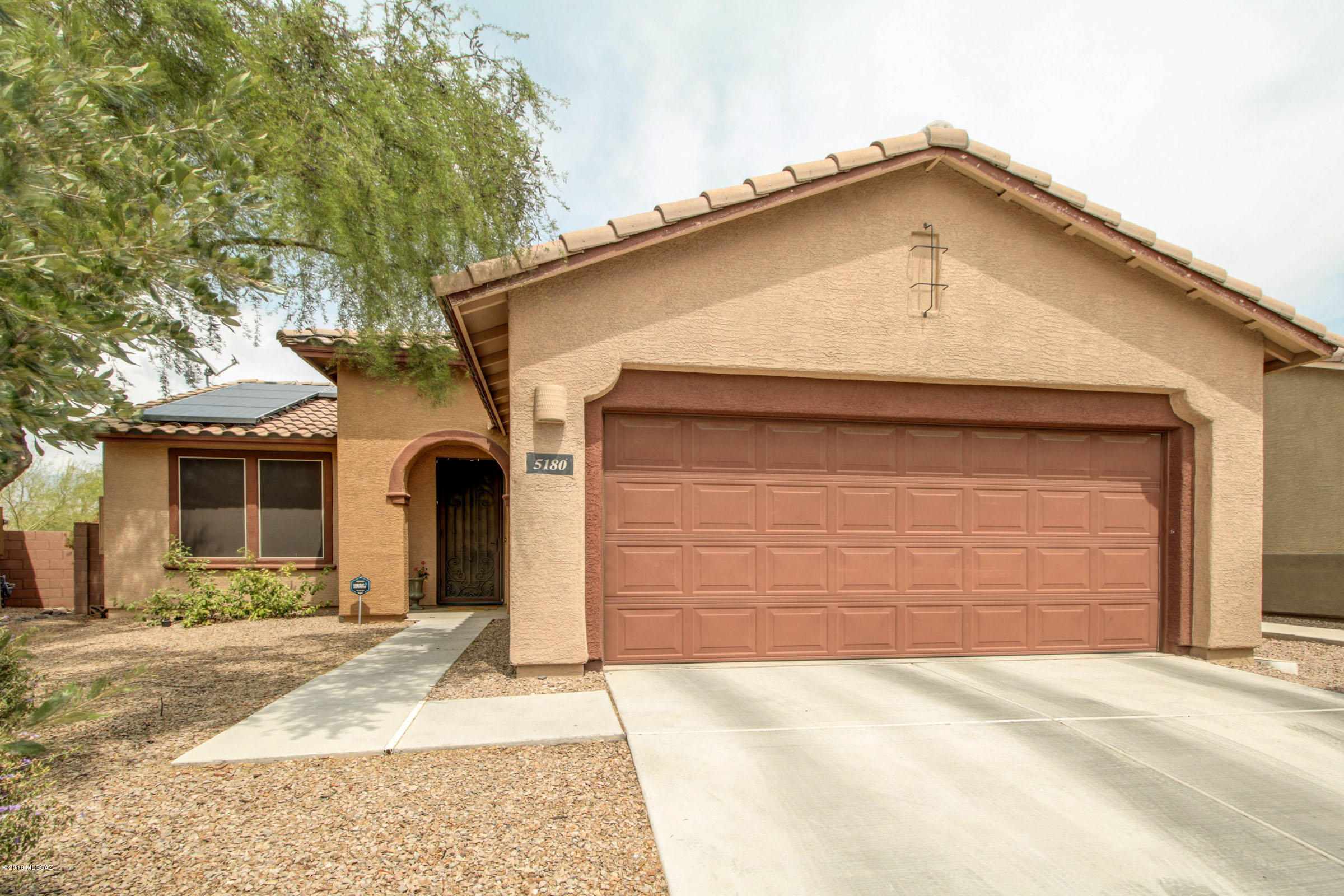 Beautiful 3 bedroom 2 bath home with 2 car garage. Close to shopping & dining and easy access to Oracle, Tucson & Foothills Malls. This is a wonderful, quiet neighborhood with 2 parks including basketball courts. Paseo del Rio Trailhead is at the entrance to the subdivison. Easy access to biking and walking. **Solar Panel Lease Agreement will convey with sale.**