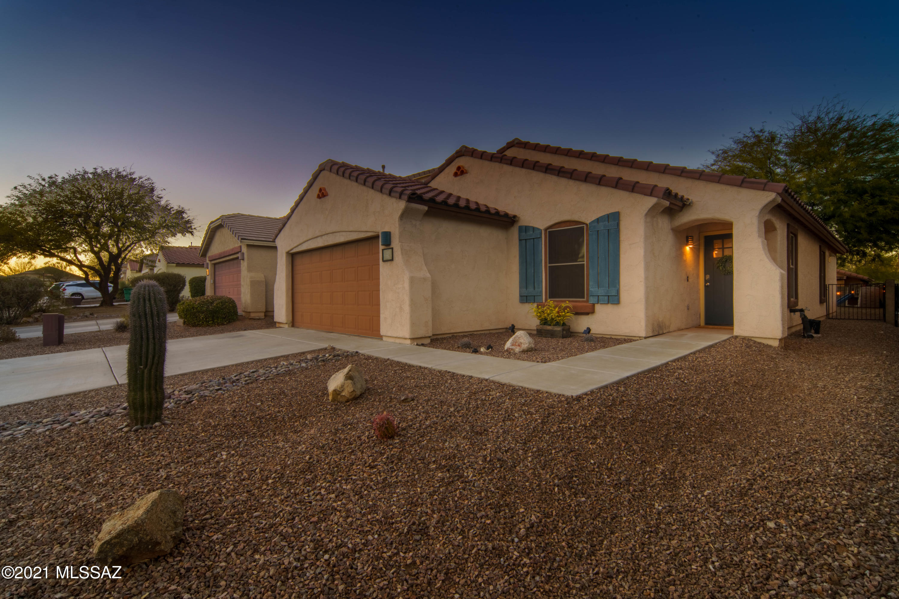 Built by Pulte, 4BD/2BA single story turn key ready home with an open space floor concept welcomes with
a spacious great room and dining area. Renovated kitchen features granite countertops, SS appliances, a wall mount pot filler, kitchen island, spacious
pantry, an eating area and plenty of cabinetry space with custom pull out shelves. Hallway leads to a remodeled full bathroom with a shower/tub combo and 4
spacious bedrooms. Updated master suite features a walk in shower with a sitting area. Enjoy the backyard under a covered patio
with large shade tree and much more. Luxury vinyl wood flooring and carpet through out. Enjoy Rancho Sahuarita's amenities from: a club
house with a fitness center, community pool/water splash park, dog park, running & jogging paths, Sahuarita lake and ne shopping and
dining places.