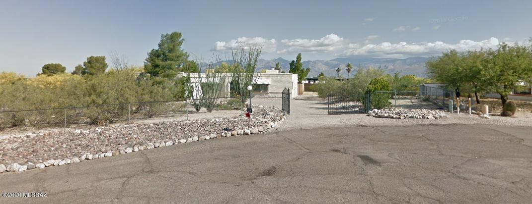 Beautifully remodeled home in a great location. Very private with mountain views!