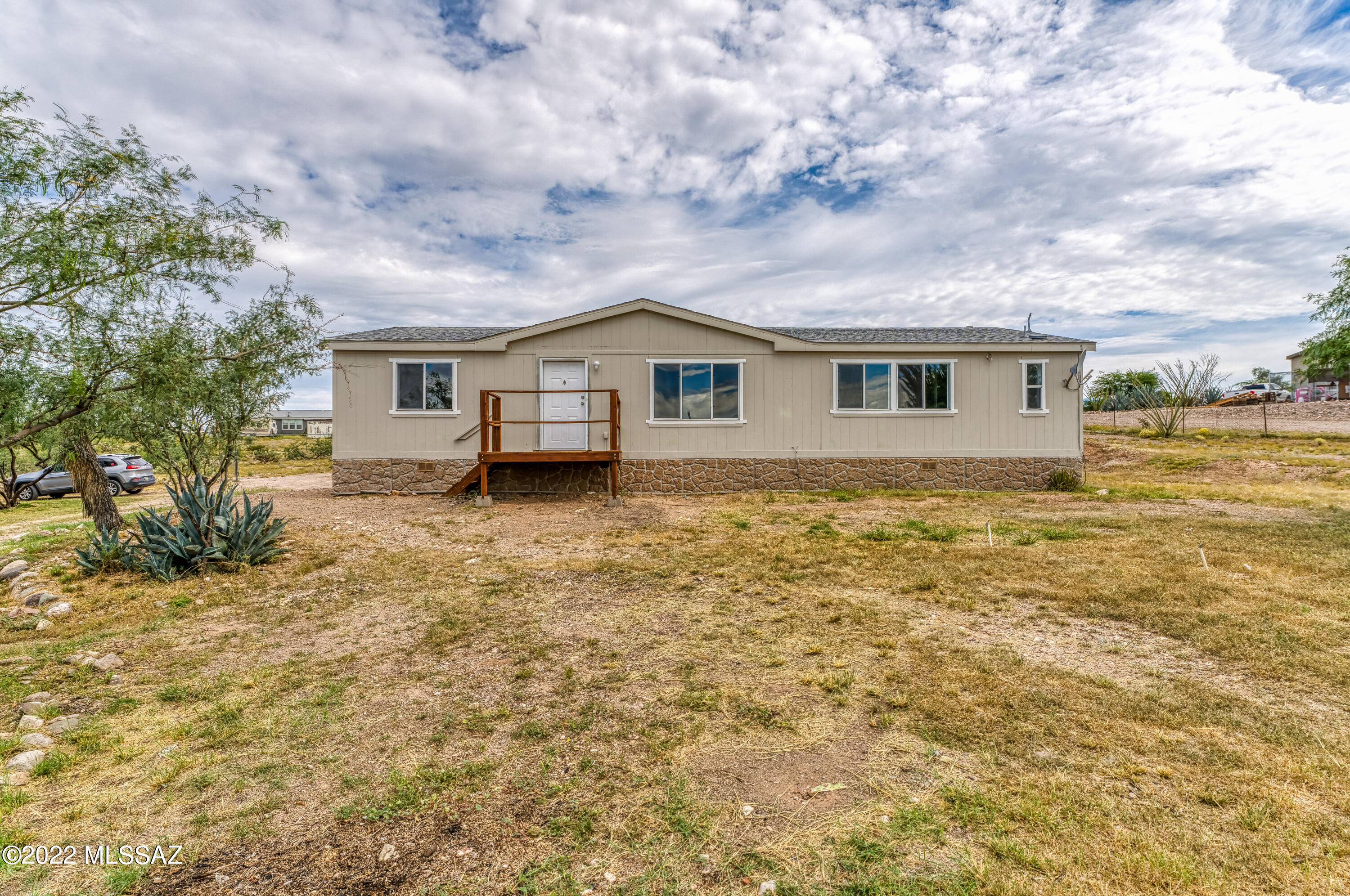 Large beautiful 3 bed 2 bath home located on a 1 acre parcel in desirable Vail Arizona. Great floor plan with both bathrooms having been recently remodeled, brand new flooring throughout home and freshly painted. Large lot zoned for horses! Gorgeous views of Madeira Canyon and Mt Wrightson. Dont miss this one!!