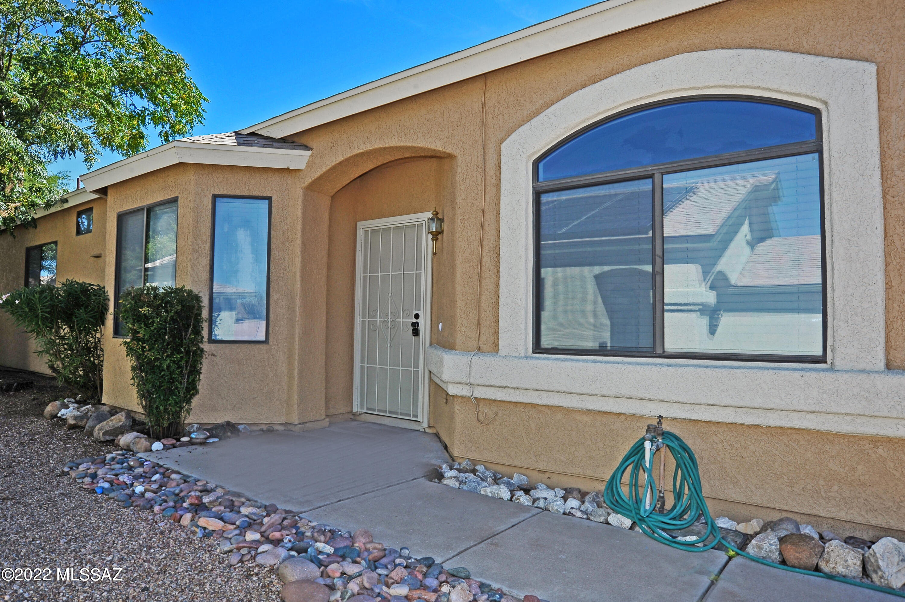 Hacienda Del Oro (1-879) - Residential Lease