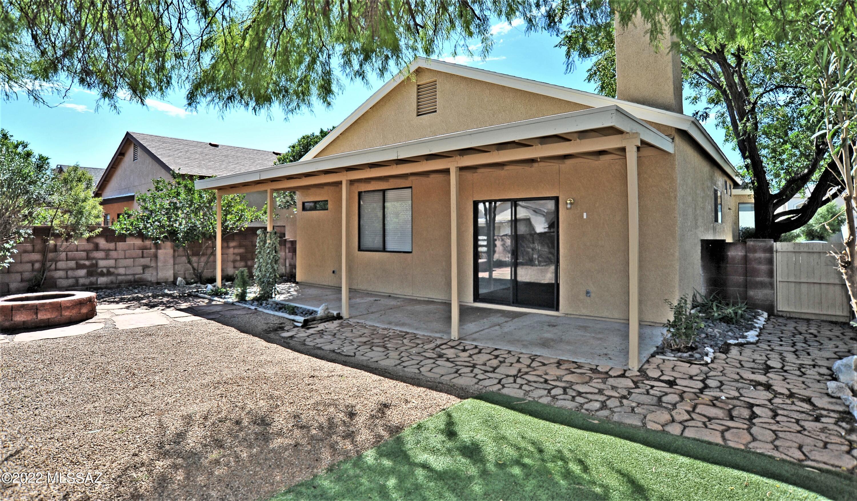 Hacienda Del Oro (1-879) - Residential Lease