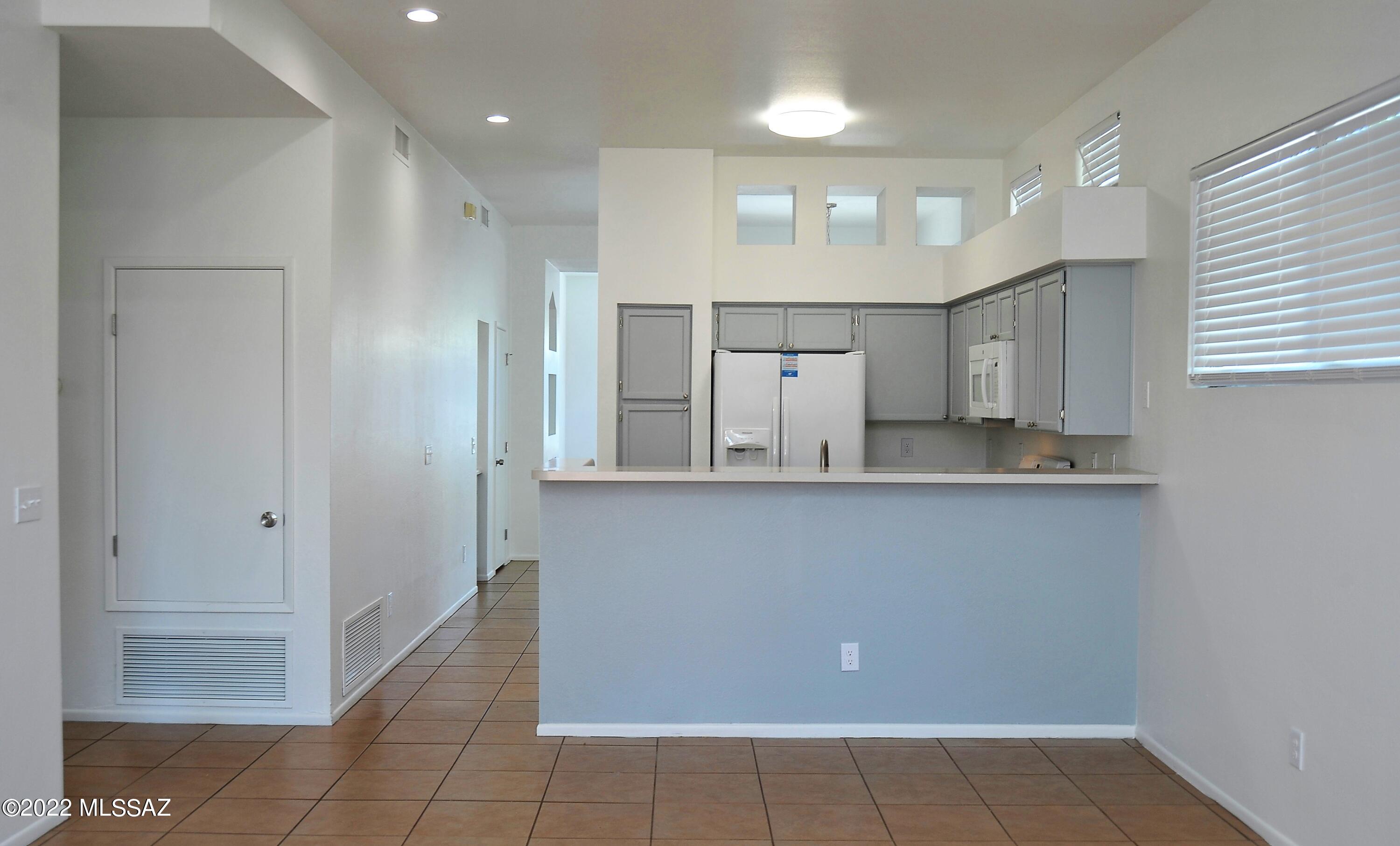 Hacienda Del Oro (1-879) - Residential Lease
